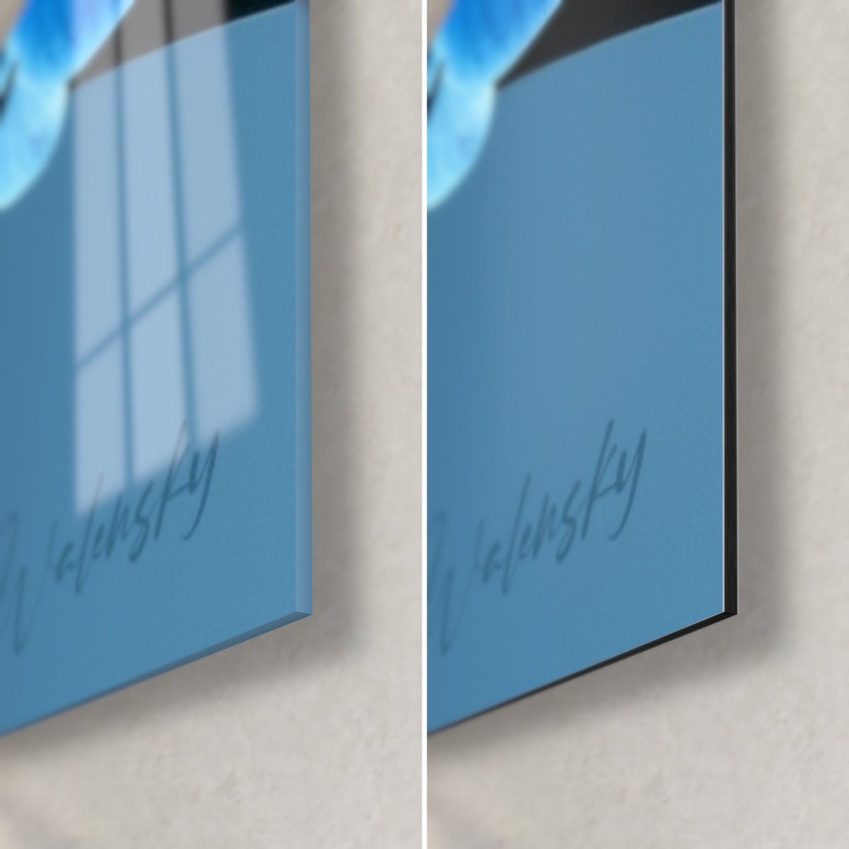 Quadro orchidea blu, angolo in basso a destra: vetro acrilico lucido con riflessi di finestra e alluminio Dibond nero opaco, spessore 3 mm