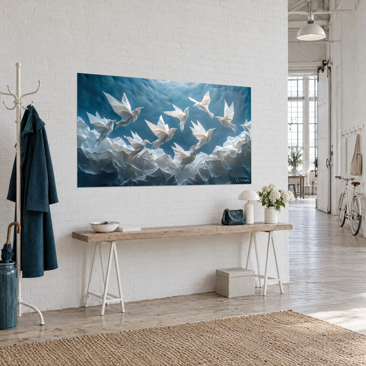Tableau oiseaux de papier plié, ailes ivoire déployées sur fond bleu nuit, vue de biais au-dessus d'une console en bois