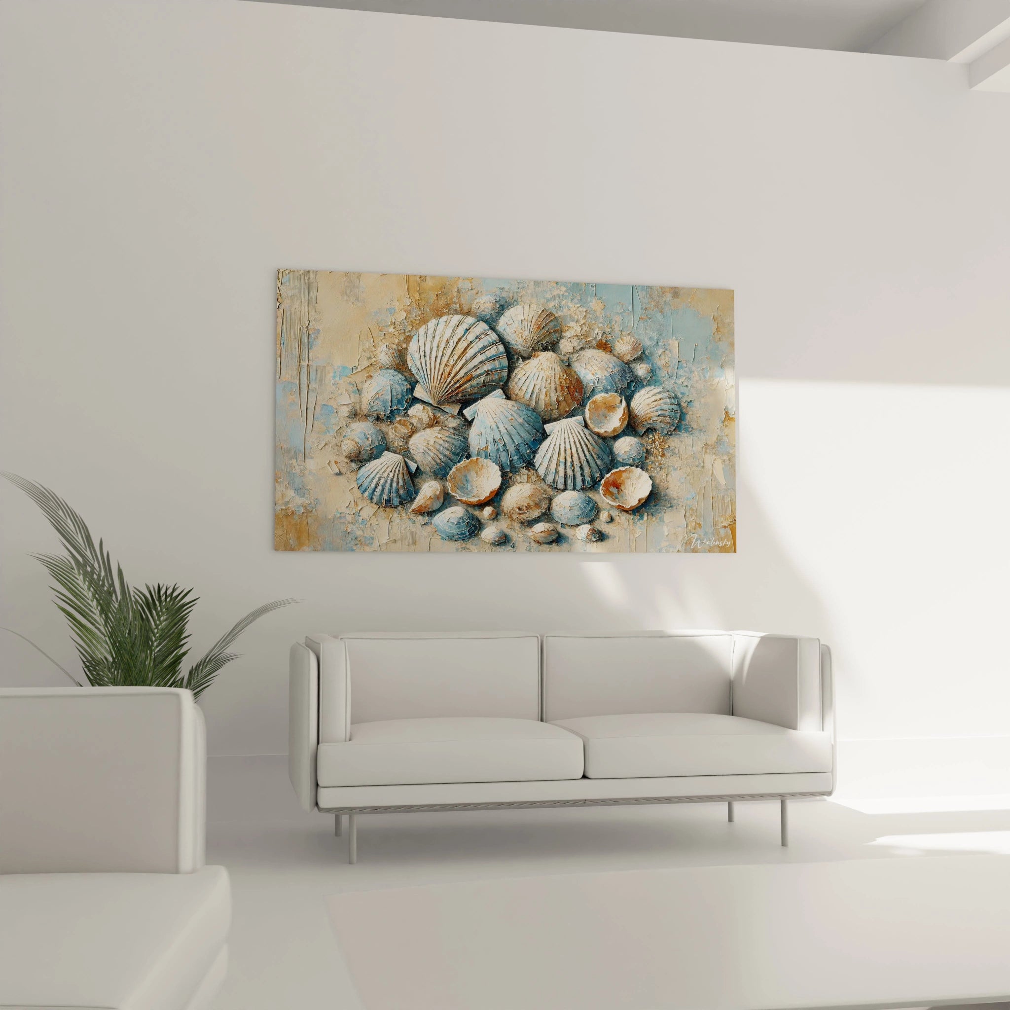 Dans un salon, le tableau Coquillage au-dessus du canapé apporte un element decoratif inspirant. Les textures marines et les tons doux bleu beige creent un espace de detente naturel et harmonieux.