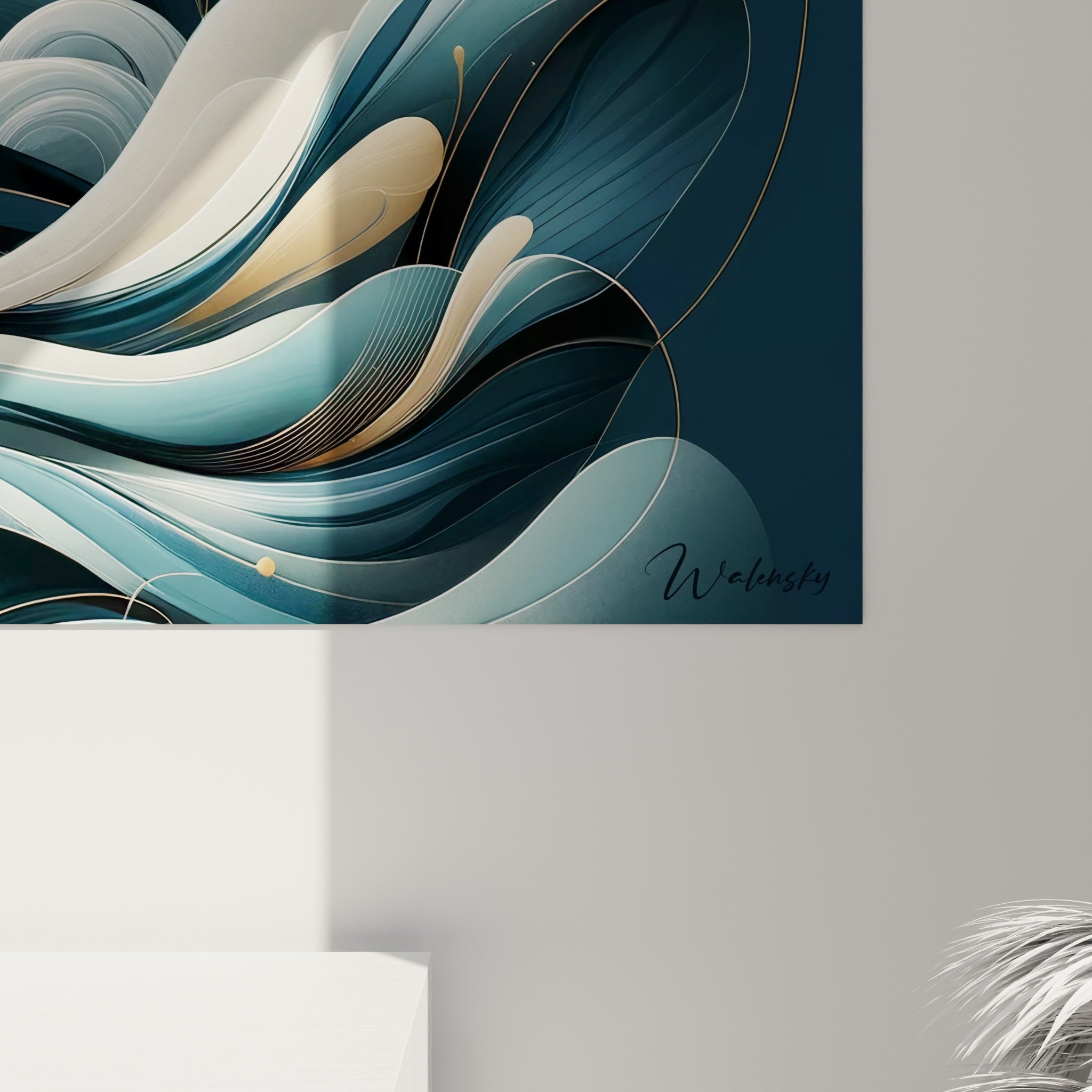 Détail des vagues graphiques bleu marine et dorées entourant le corps noir et blanc de l'orque, grain lisse et lignes fines