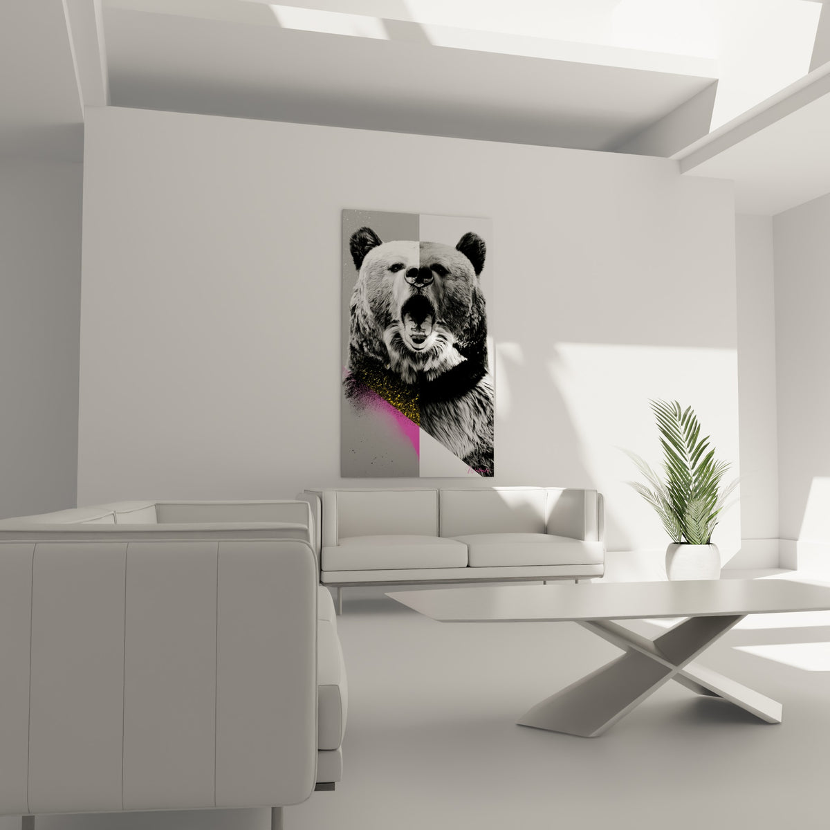 Portrait intense de l'ours brun anthracite et rose fuchsia au-dessus d'un canapé dans un salon lumineux