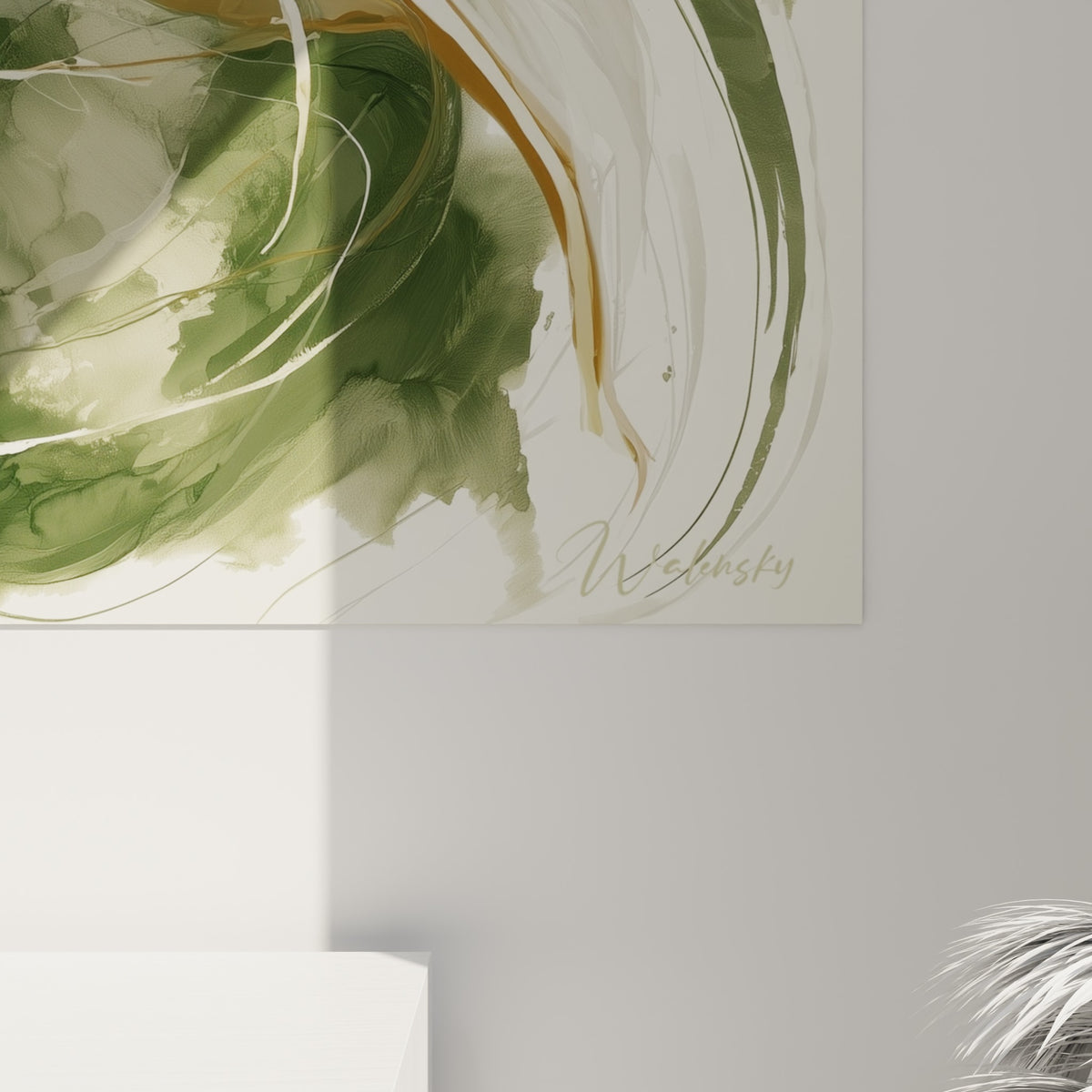 Coulures d'aquarelle ocre et vert olive sur le corps de l'ours, grain visible et lignes blanches fluides