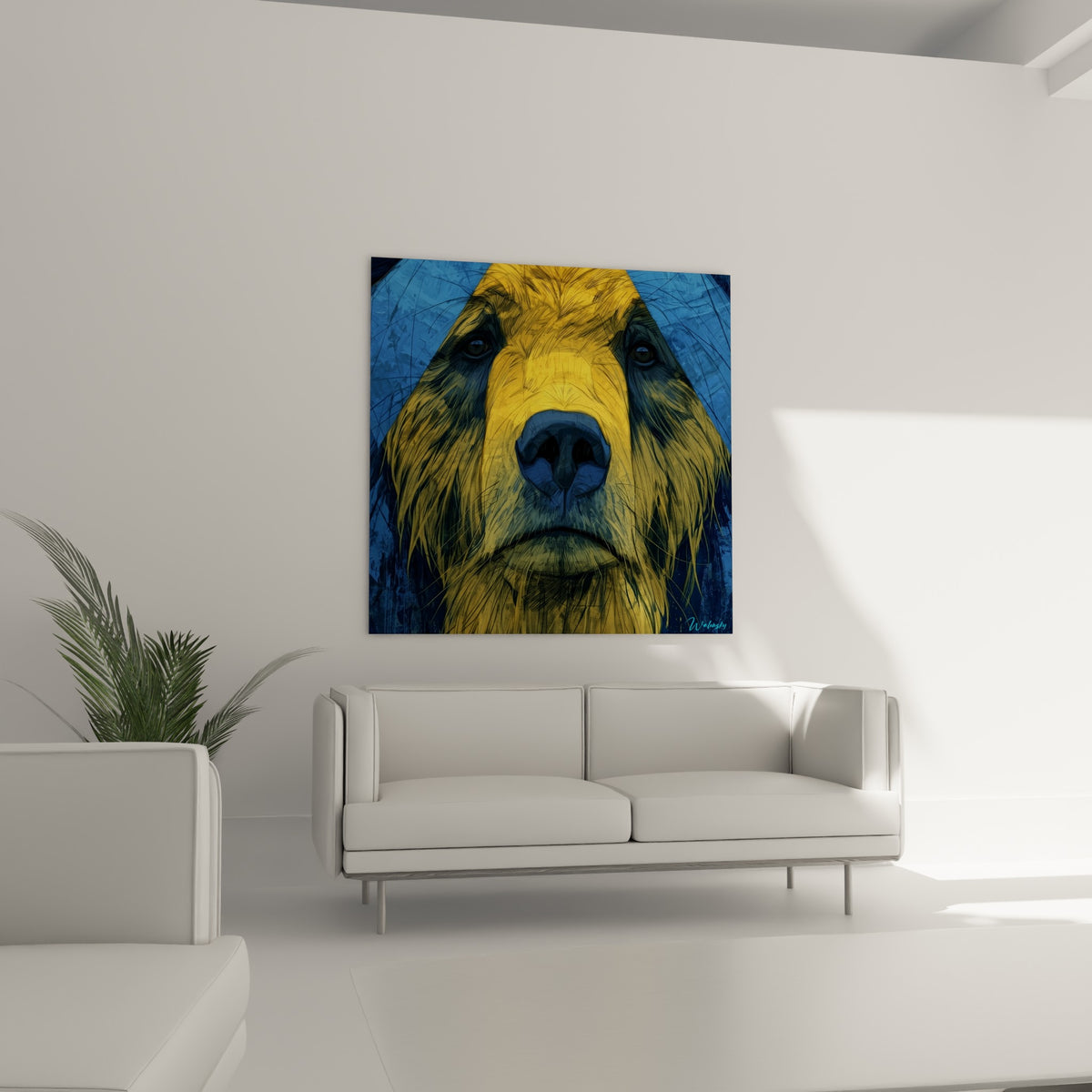 Regard intense d'ours brun jaune et bleu marine, disposé au-dessus d'un canapé dans un salon lumineux