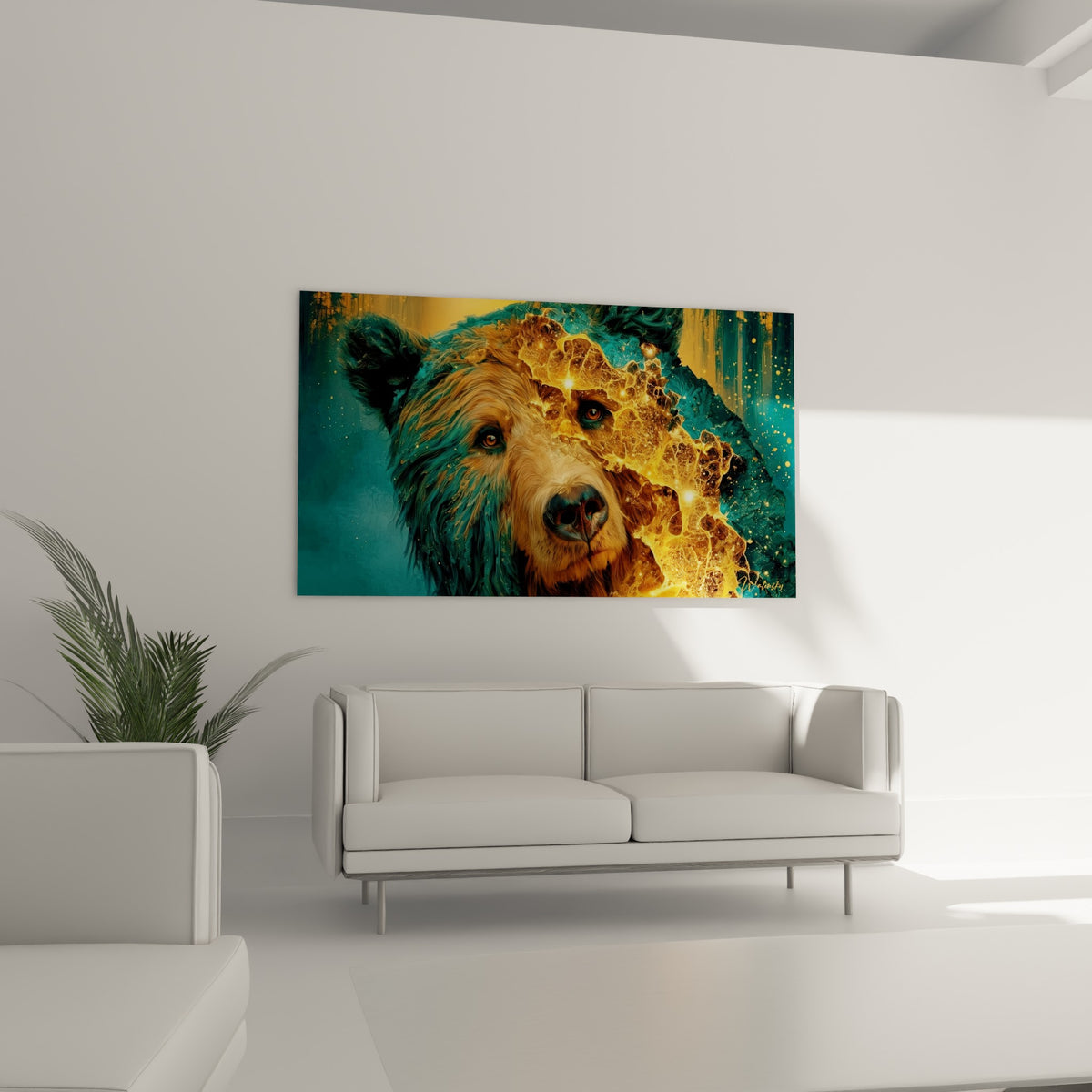 Regard fauve de l'ours et éclats minéraux dorés positionnés au-dessus d'un canapé dans un salon lumineux