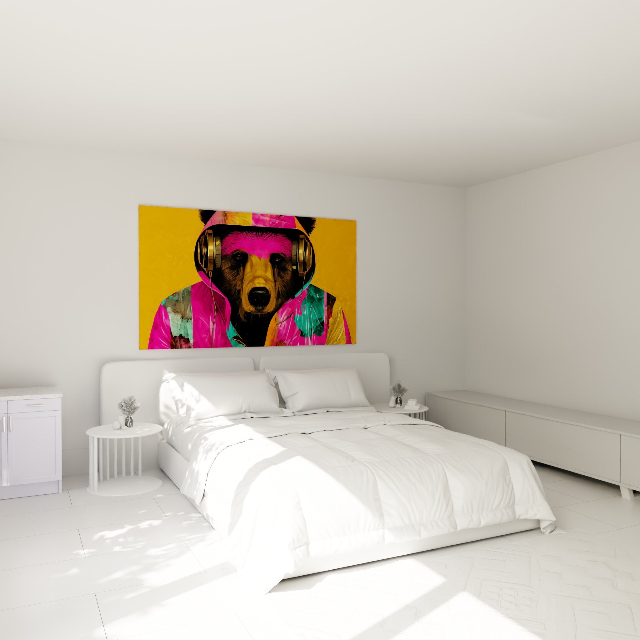 Portrait d'ours brun fuchsia et doré accroché au-dessus d'un lit dans une chambre claire