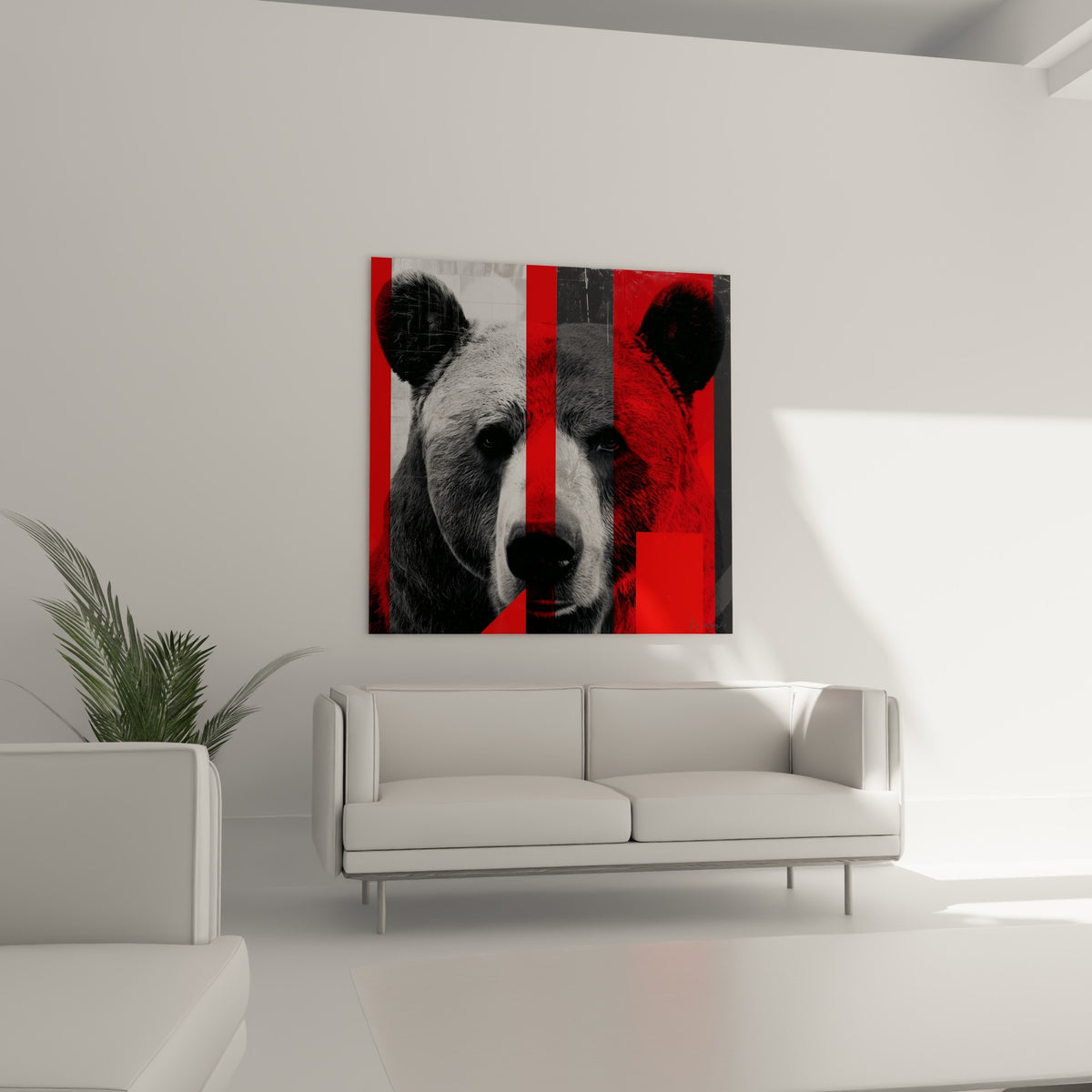Visage d'Ours brun strié de rouge vif et de gris accroché au-dessus d'un canapé dans un salon lumineux