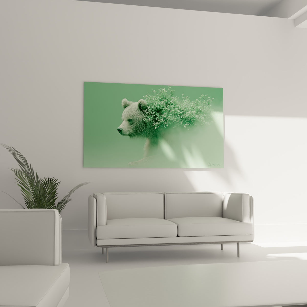 Museau d'ours brun émergeant d'un feuillage vert tendre, suspendu au-dessus d'un canapé dans un salon lumineux