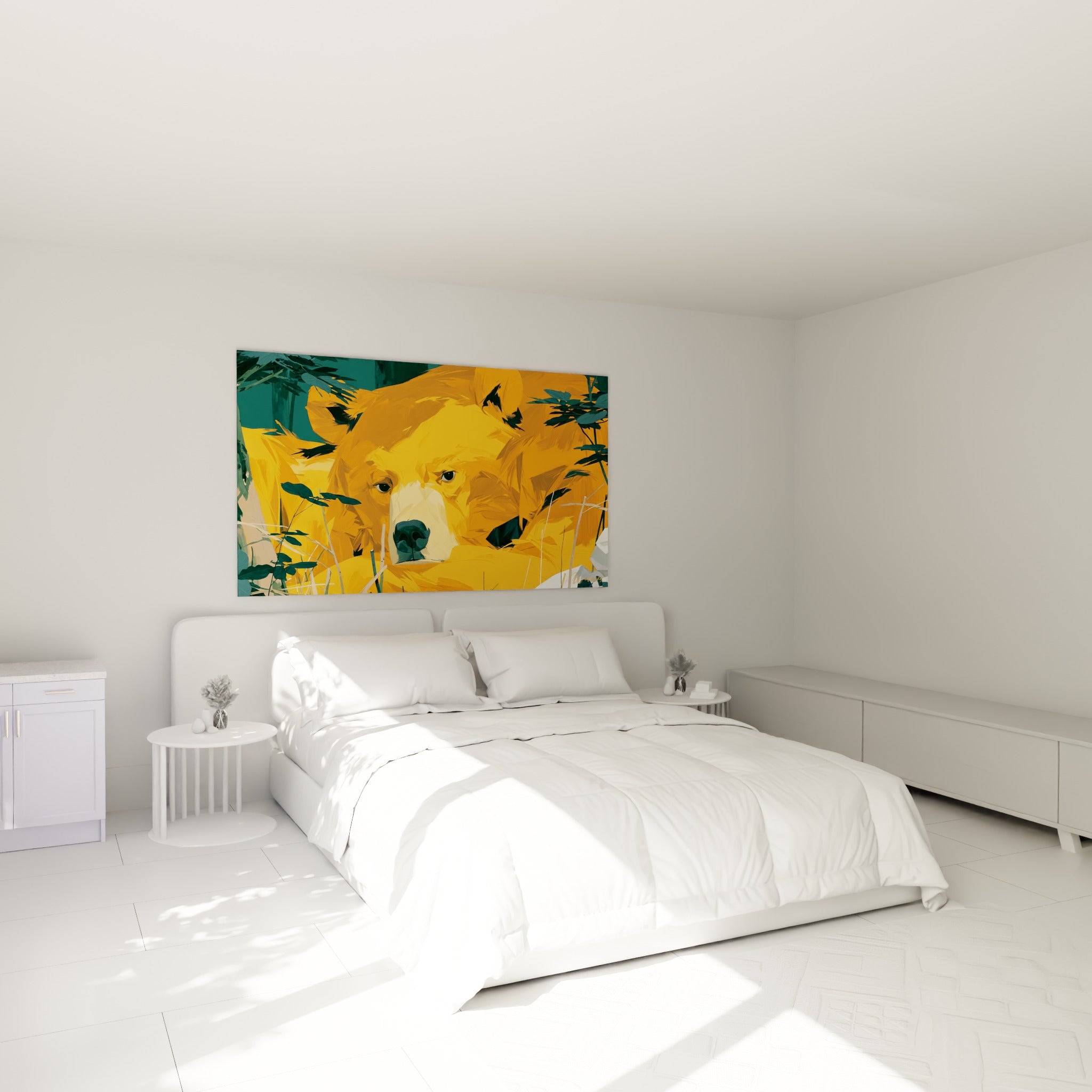 Museau d'ours brun doré et sarcelle accroché au-dessus d'un lit dans une chambre claire
