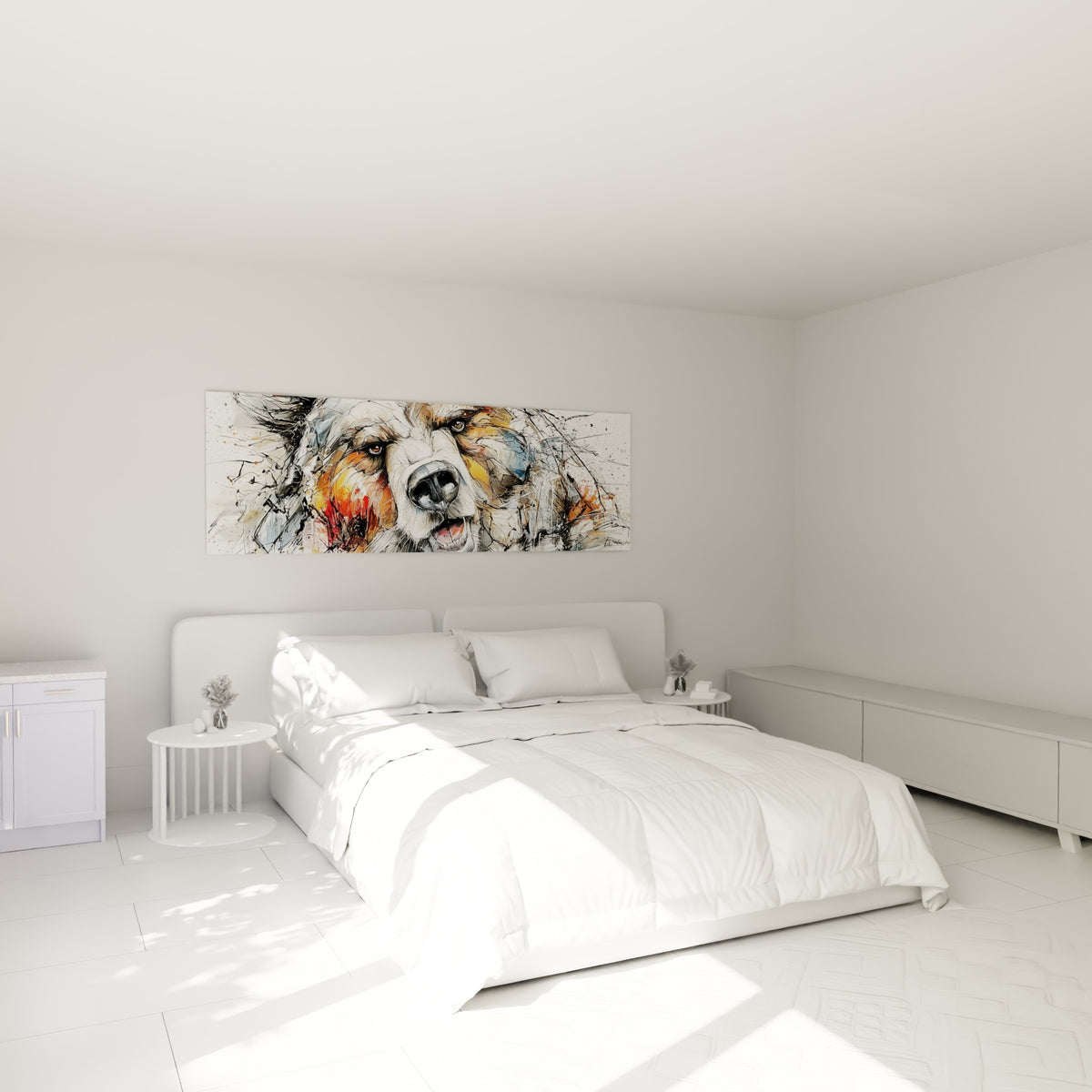 Museau d'ours brun aux tons roux et ocre accroché au-dessus d'un lit dans une chambre claire