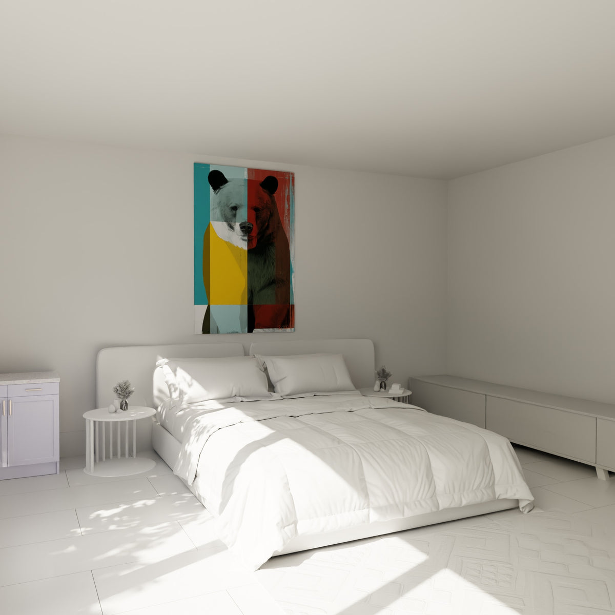 Ours brun bicolore rouge et bleu accroché au-dessus d'un lit dans une chambre claire.