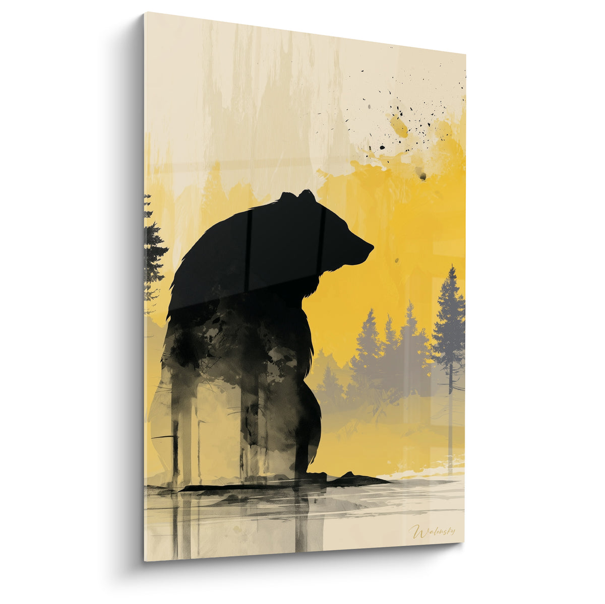 Ours brun assis en silhouette noire sur fond jaune ocre avec sapins gris estompés