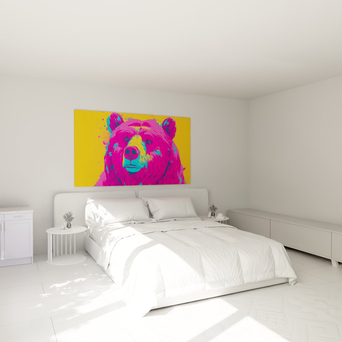 Portrait d'ours brun rose et jaune vif accroché au-dessus d'un lit dans une chambre claire