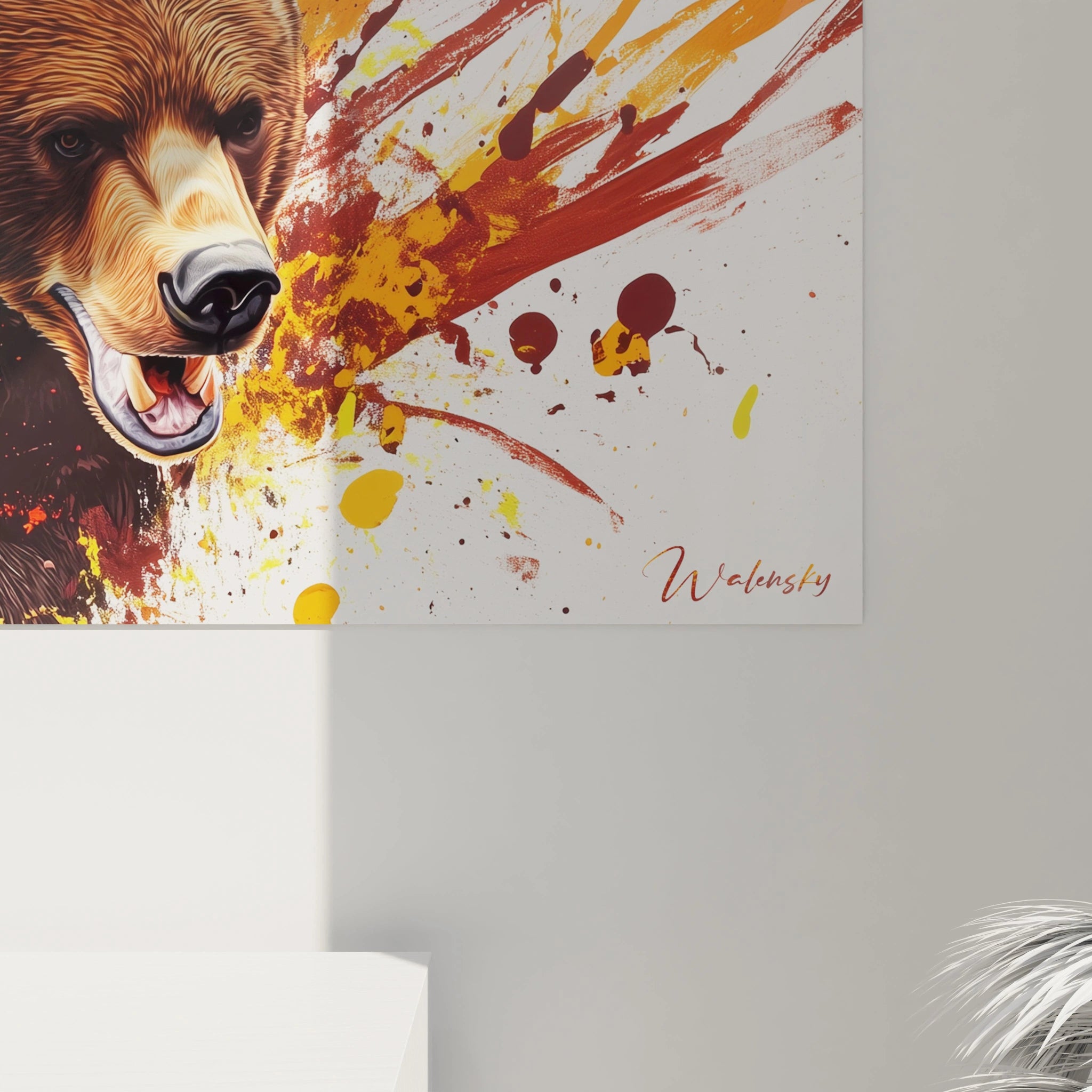 Tableau ours brun coloré de Walensky avec éclaboussures de peinture jaune et rouge sur fond clair