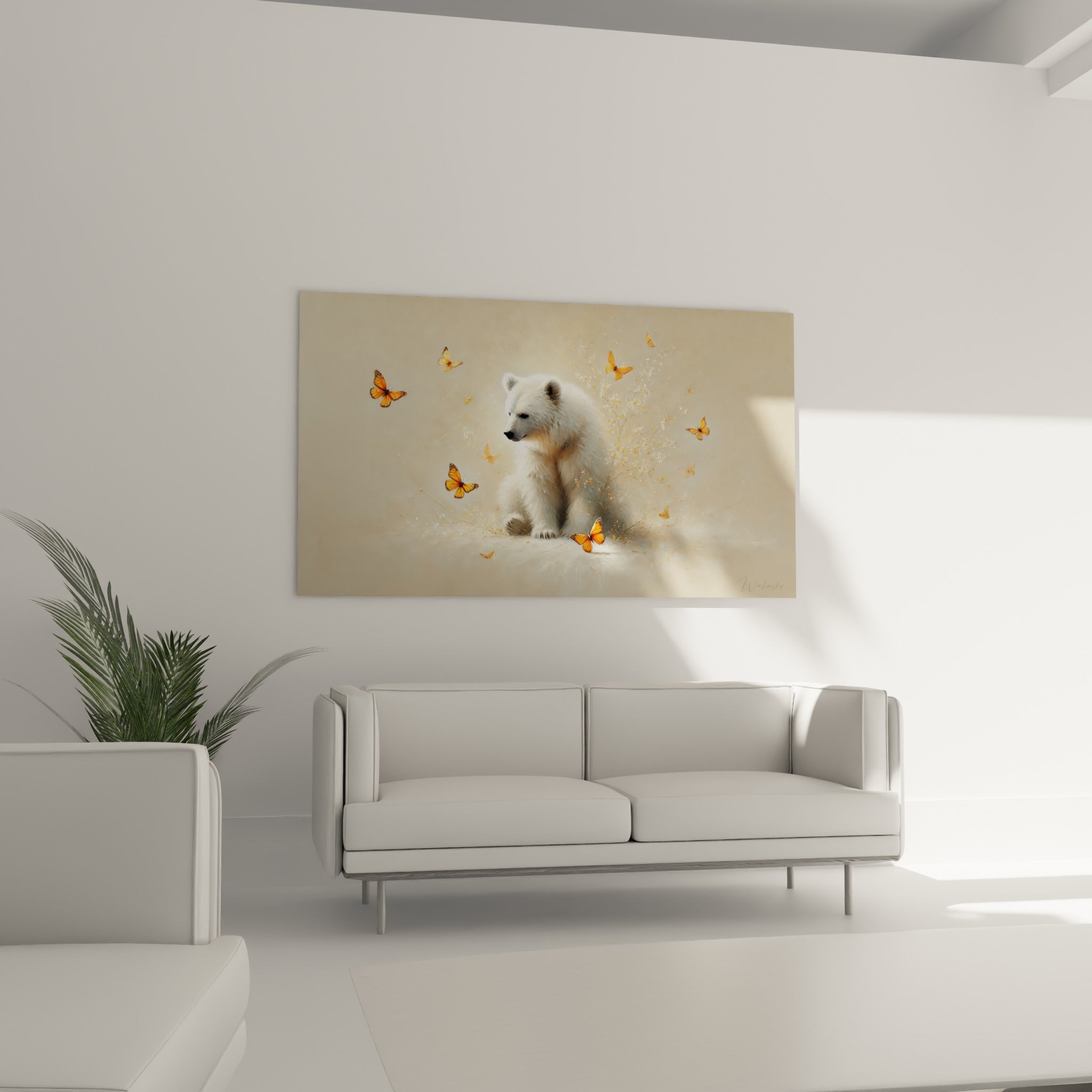 Ourson polaire beige et orangé accroché au-dessus d'un canapé dans un salon lumineux
