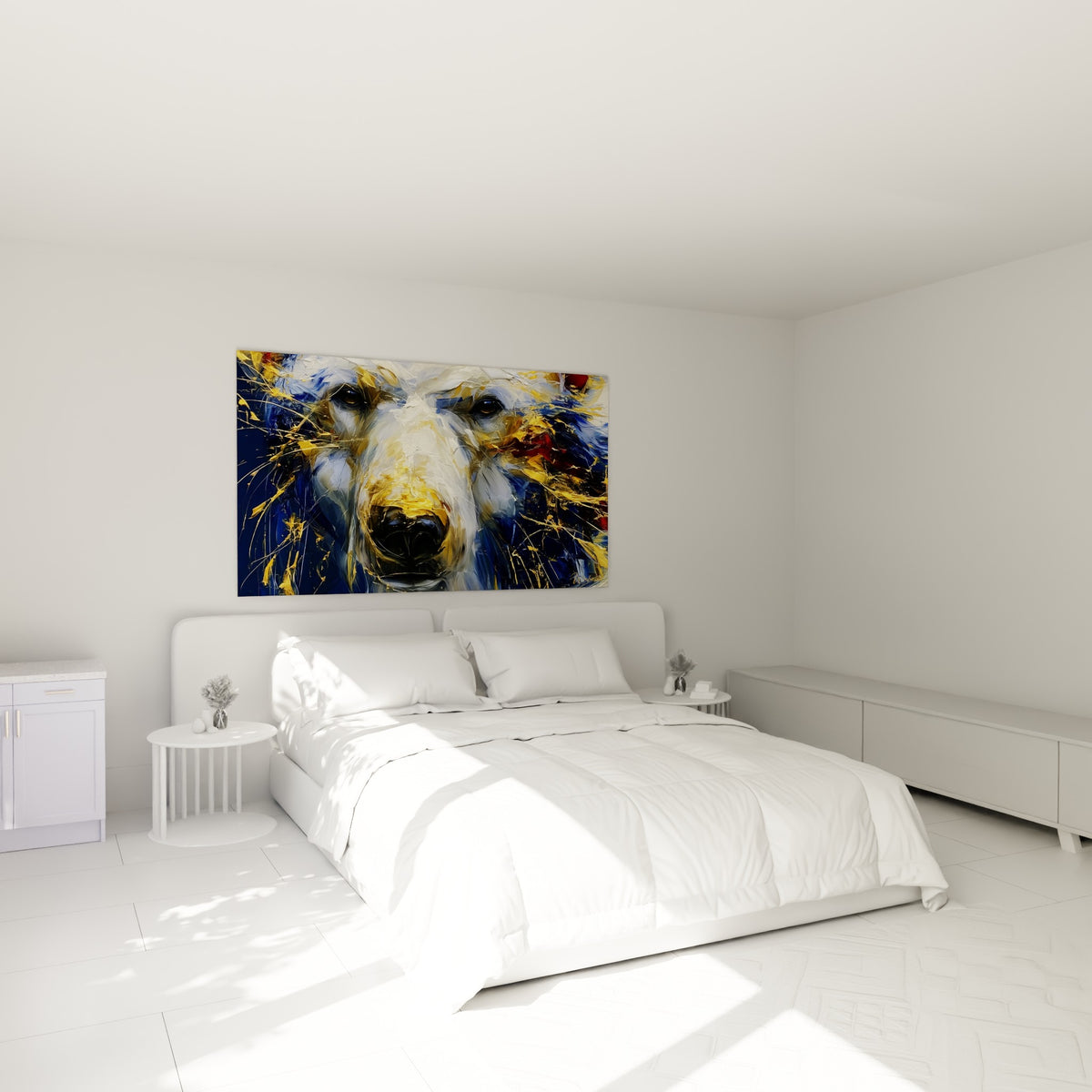 Ours polaire aux touches dorées et bleu marine accroché au-dessus d'un lit dans une chambre claire