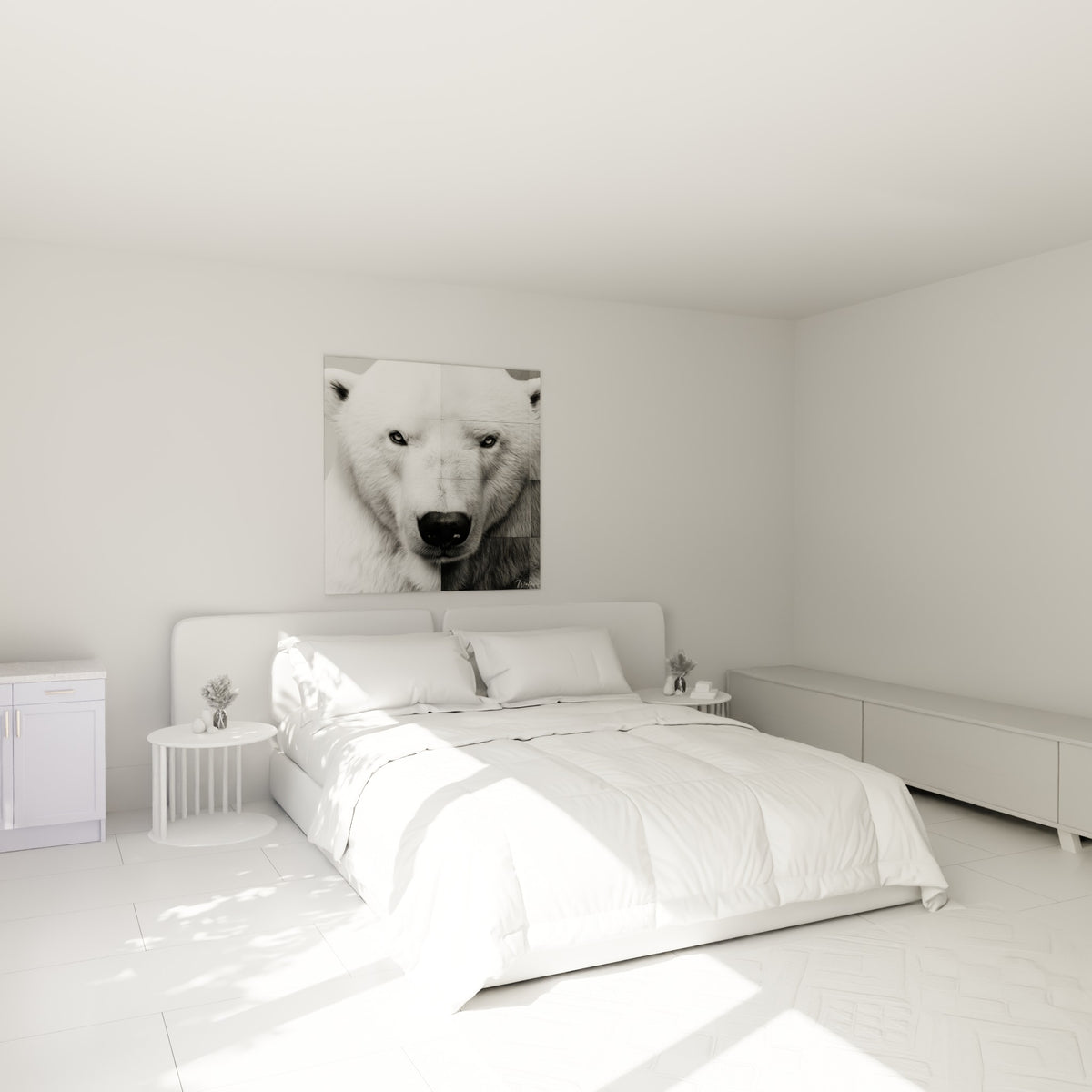 Portrait d'ours polaire blanc et gris anthracite au-dessus d'un lit dans une chambre claire