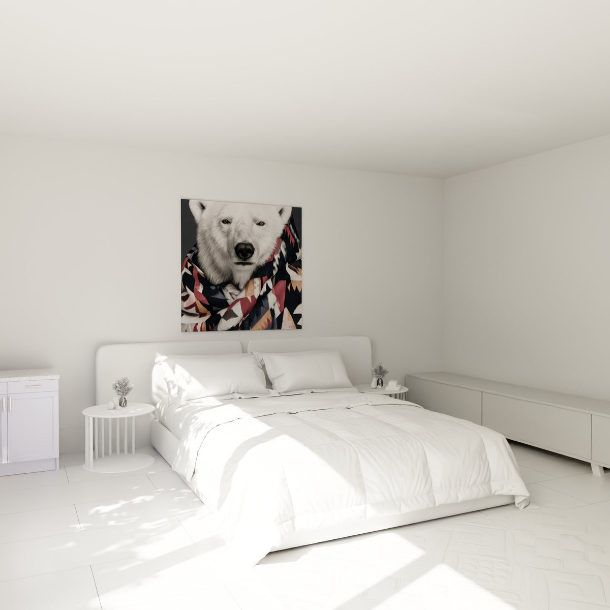 Museau noir d'ours polaire enveloppé de motifs rose et gris, au-dessus d'un lit dans une chambre claire