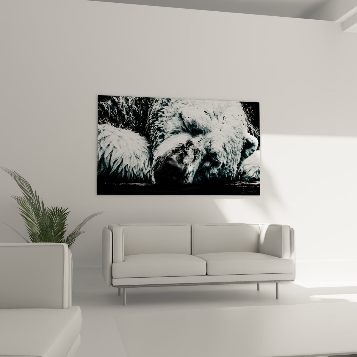 Tête d'ours polaire aux yeux clos, pelage blanc texturé sur fond noir, au-dessus d'un canapé dans un salon lumineux