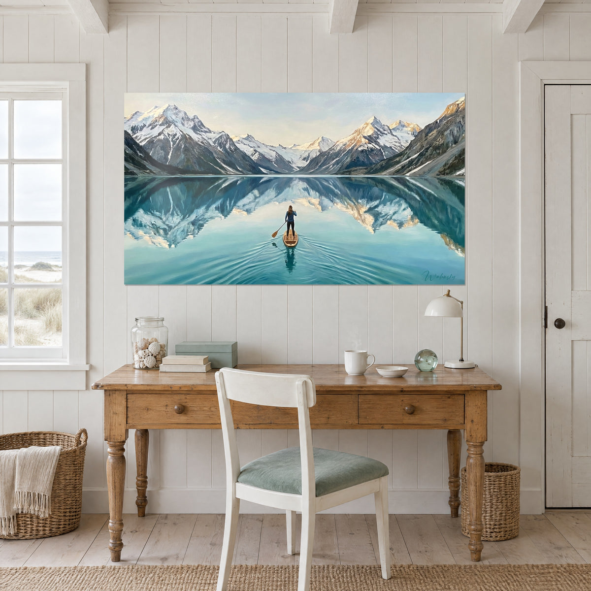 Tableau panorama de glaciers rosés et lac azur, sillage de la planche en bois, bureau en pin et chaise vert d'eau, maison de bord de mer