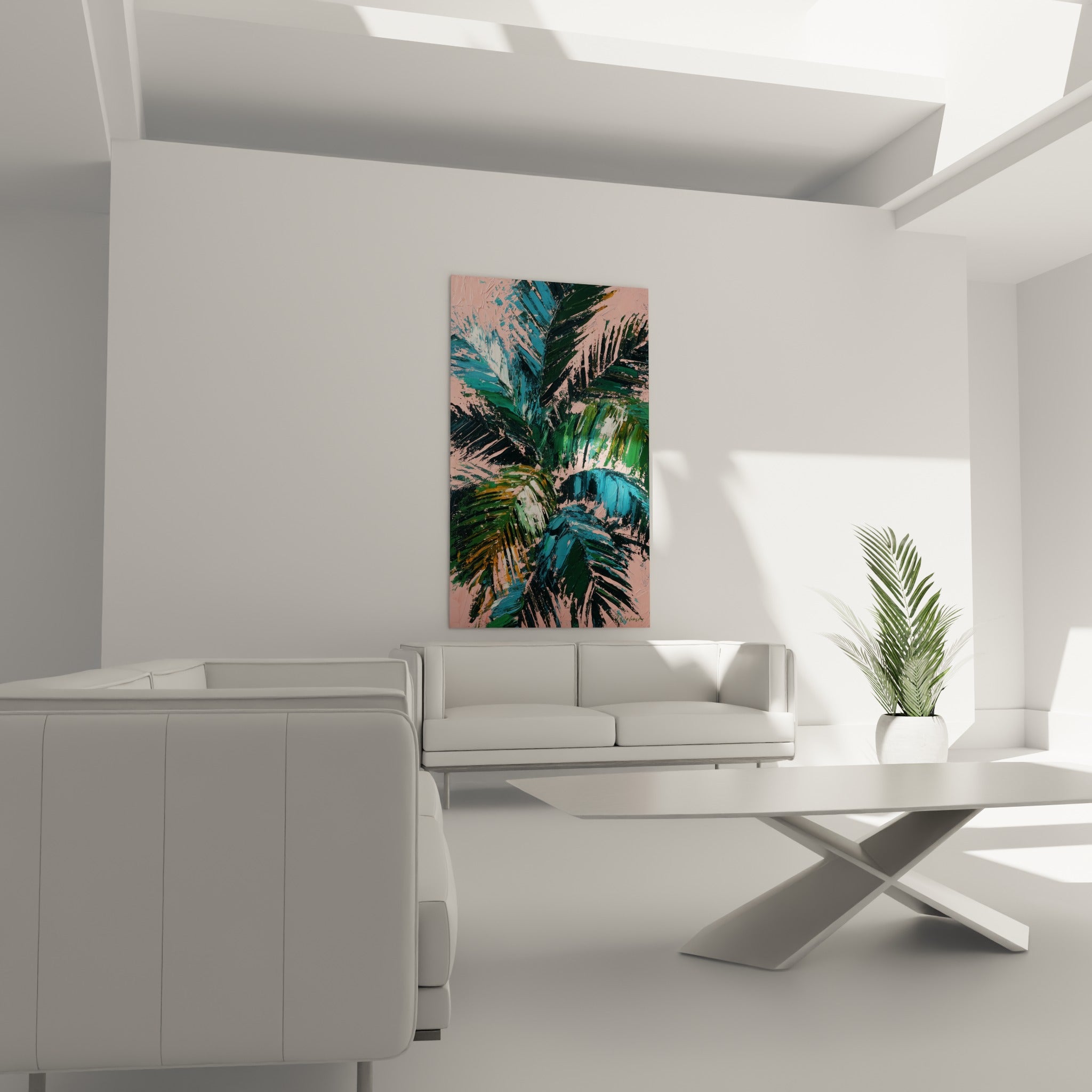 Palmes vertes et bleues sur fond rose vif, tableau suspendu au-dessus d'un canapé dans un salon lumineux
