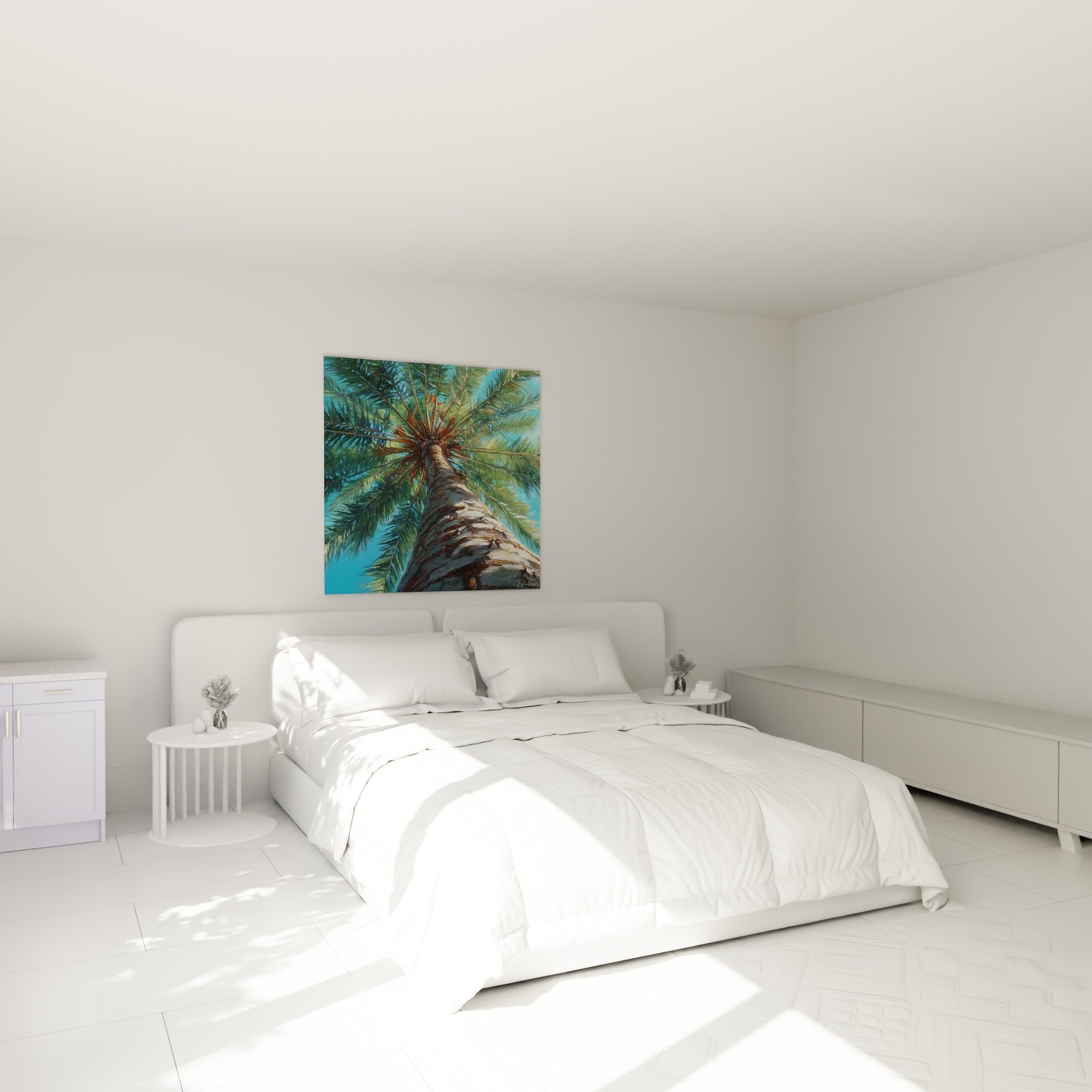 Frondes vertes et tronc écailleux d'un palmier peint, accrochés au-dessus d'un lit dans une chambre claire