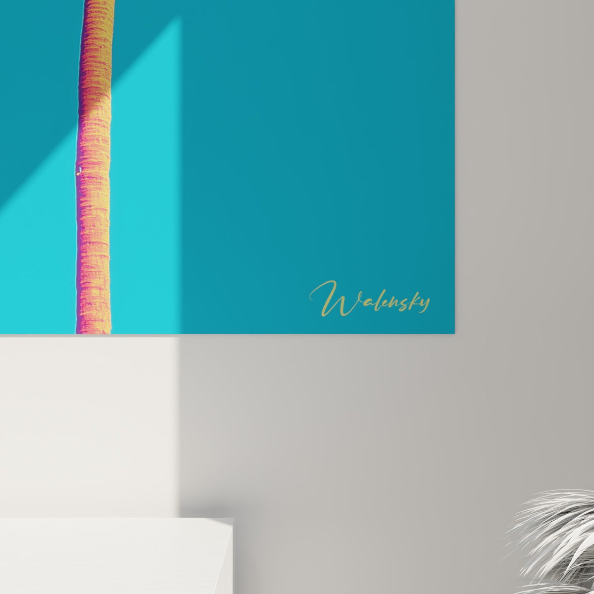 Détail des palmes du palmier révélant la matière tramée, jeux de jaune, corail et turquoise saturés