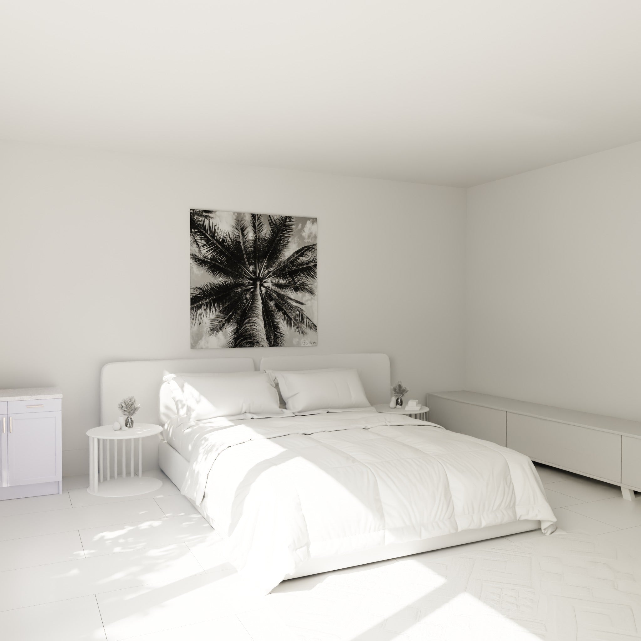 Feuilles de palmier noir et blanc déployées en étoile au-dessus d'un lit dans une chambre claire