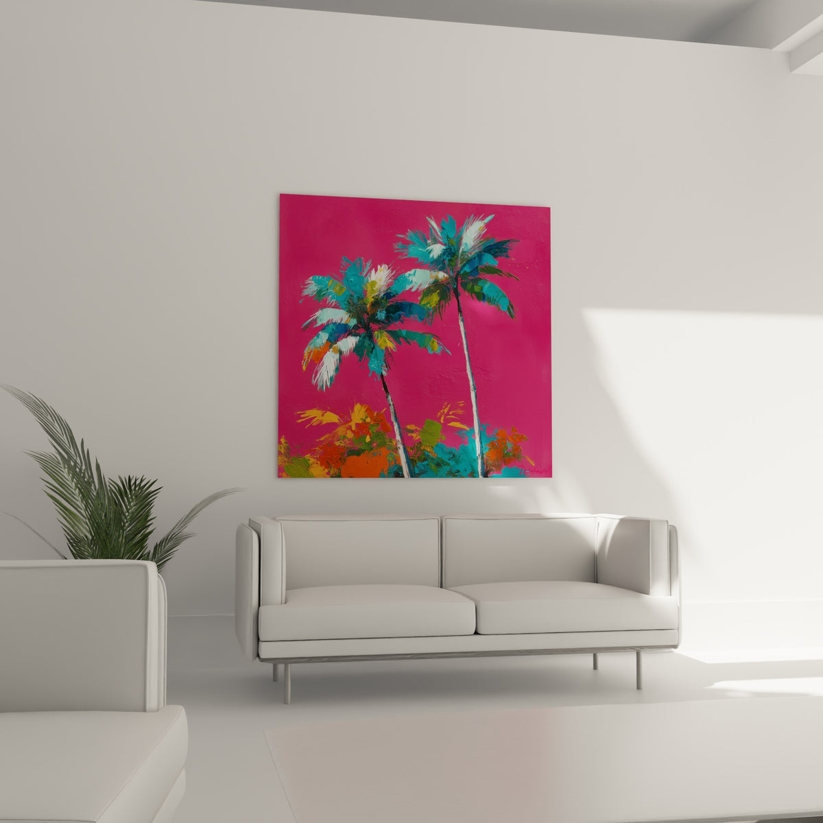 Silhouettes de palmiers bleu-vert contre un fond fuchsia intense, disposées au-dessus d'un canapé dans un salon lumineux