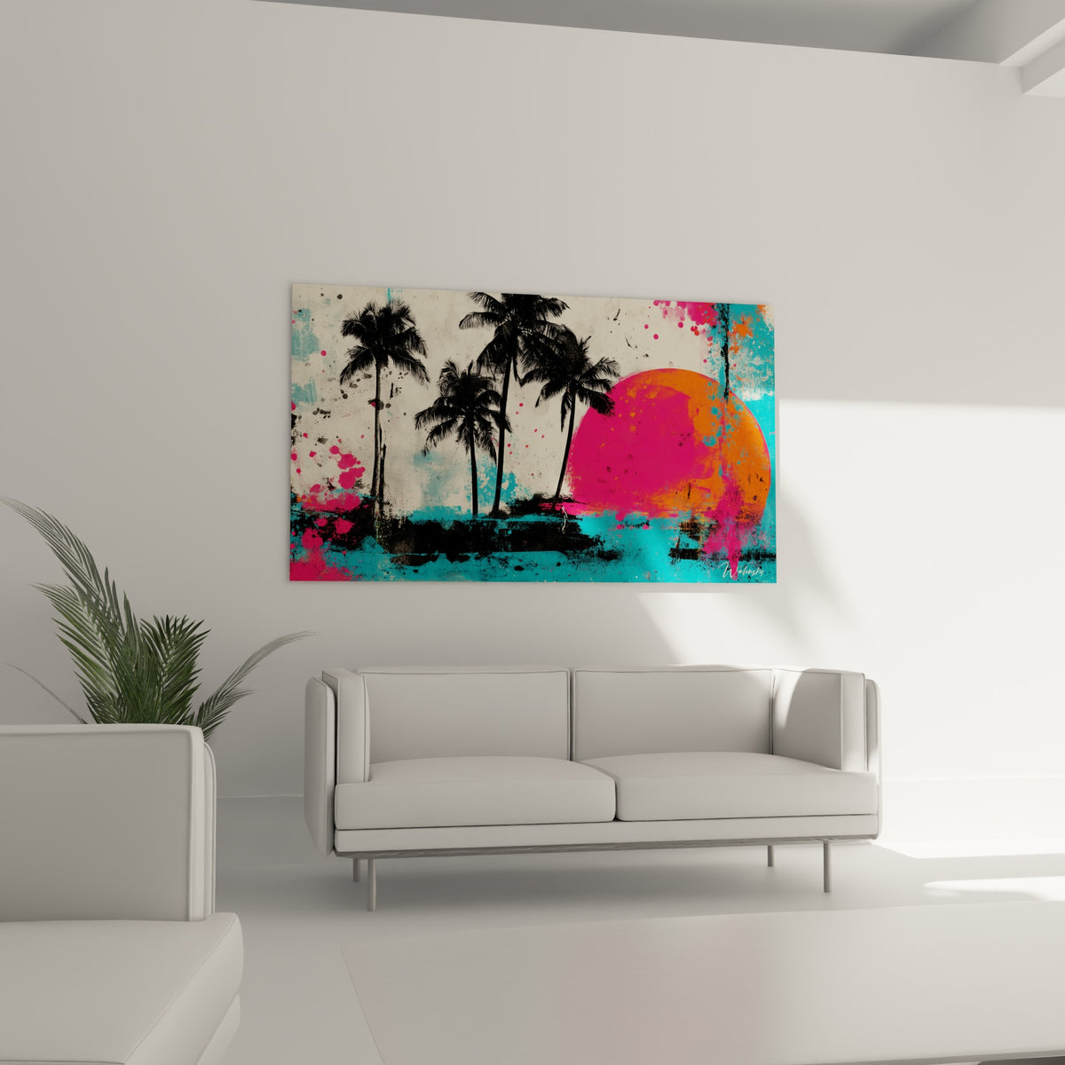 Palmiers noirs et soleil orangé éclatant au-dessus d'un canapé dans un salon lumineux