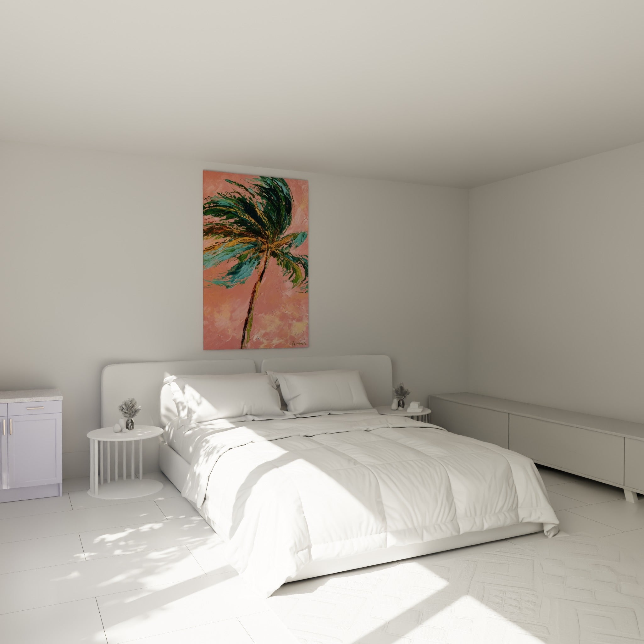 Palmes vertes et turquoise balayées par le vent au-dessus d'un lit dans une chambre claire