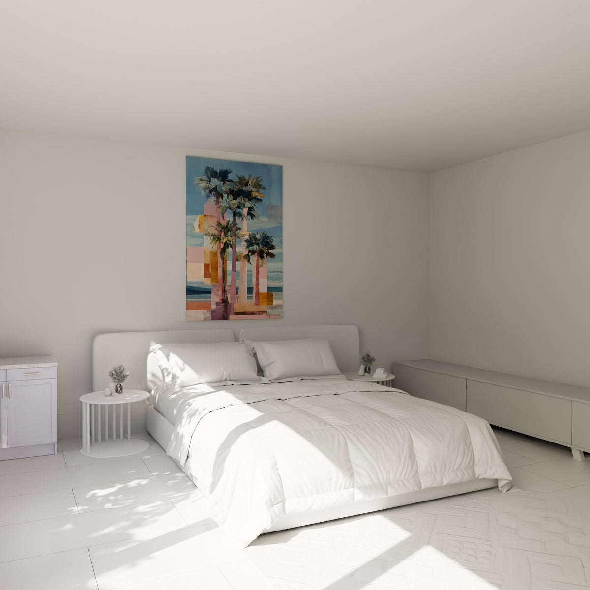 Palmiers bleu pétrole et rose poudré au-dessus d'un lit dans une chambre claire et lumineuse