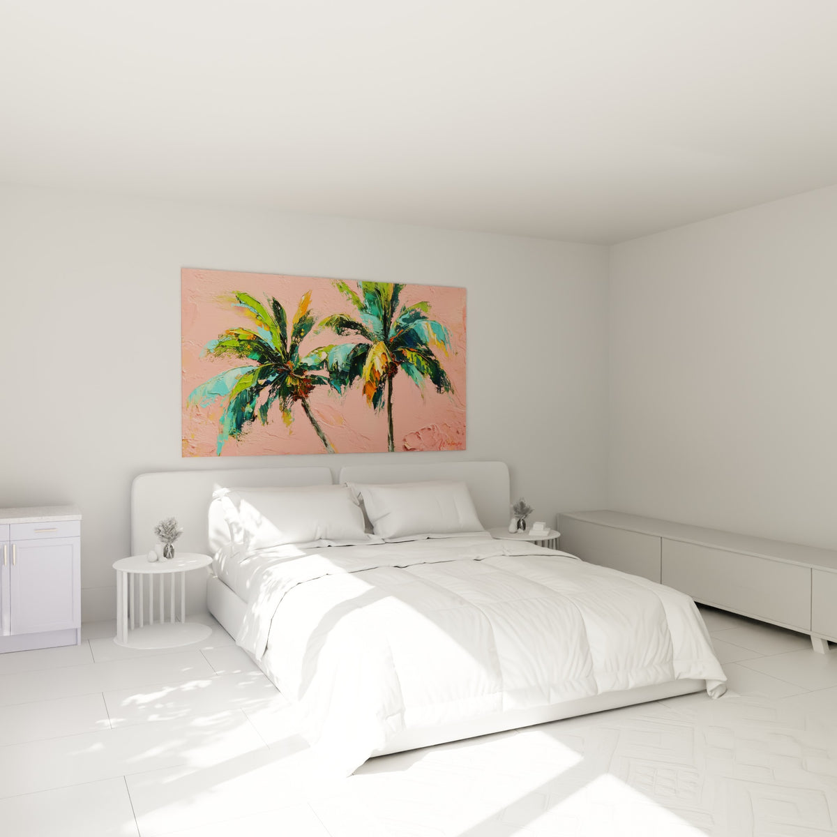 Feuillages verts et jaunes du tableau palmier corail accroché au-dessus d'un lit dans une chambre claire