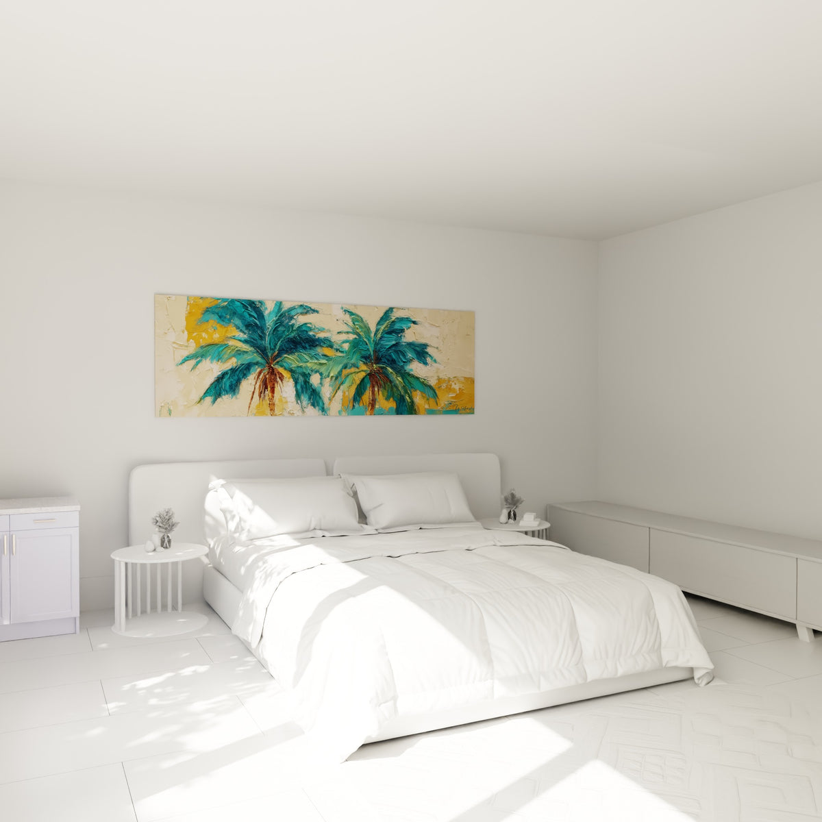 Deux palmiers turquoise et verts peints en relief, accrochés au-dessus d'un lit dans une chambre claire