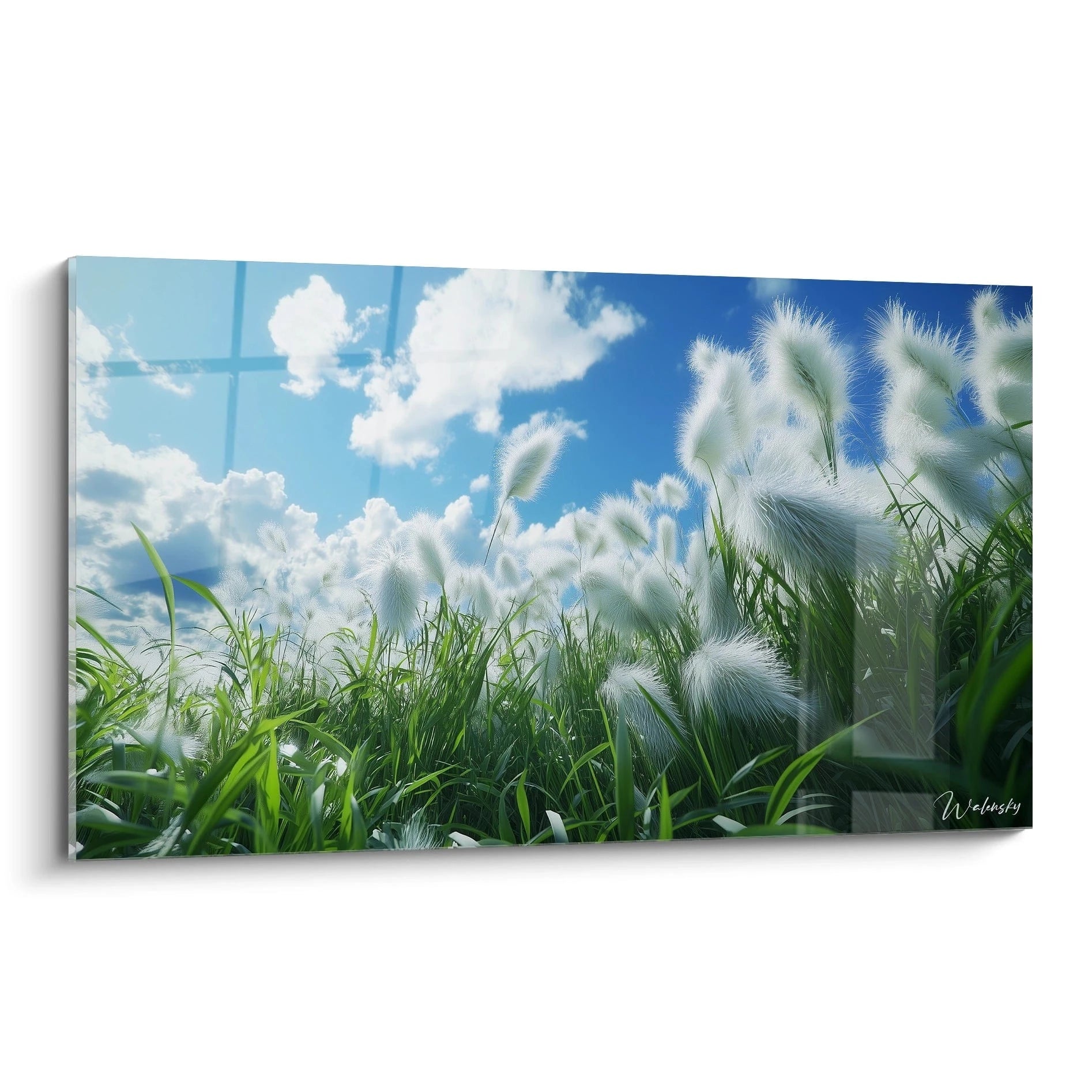 Un tableau paysage montrant des herbes hautes aux épis blancs sous un ciel bleu parsemé de nuages. Les textures douces des épis contrastent avec les tiges vertes dynamiques et le fond lumineux.