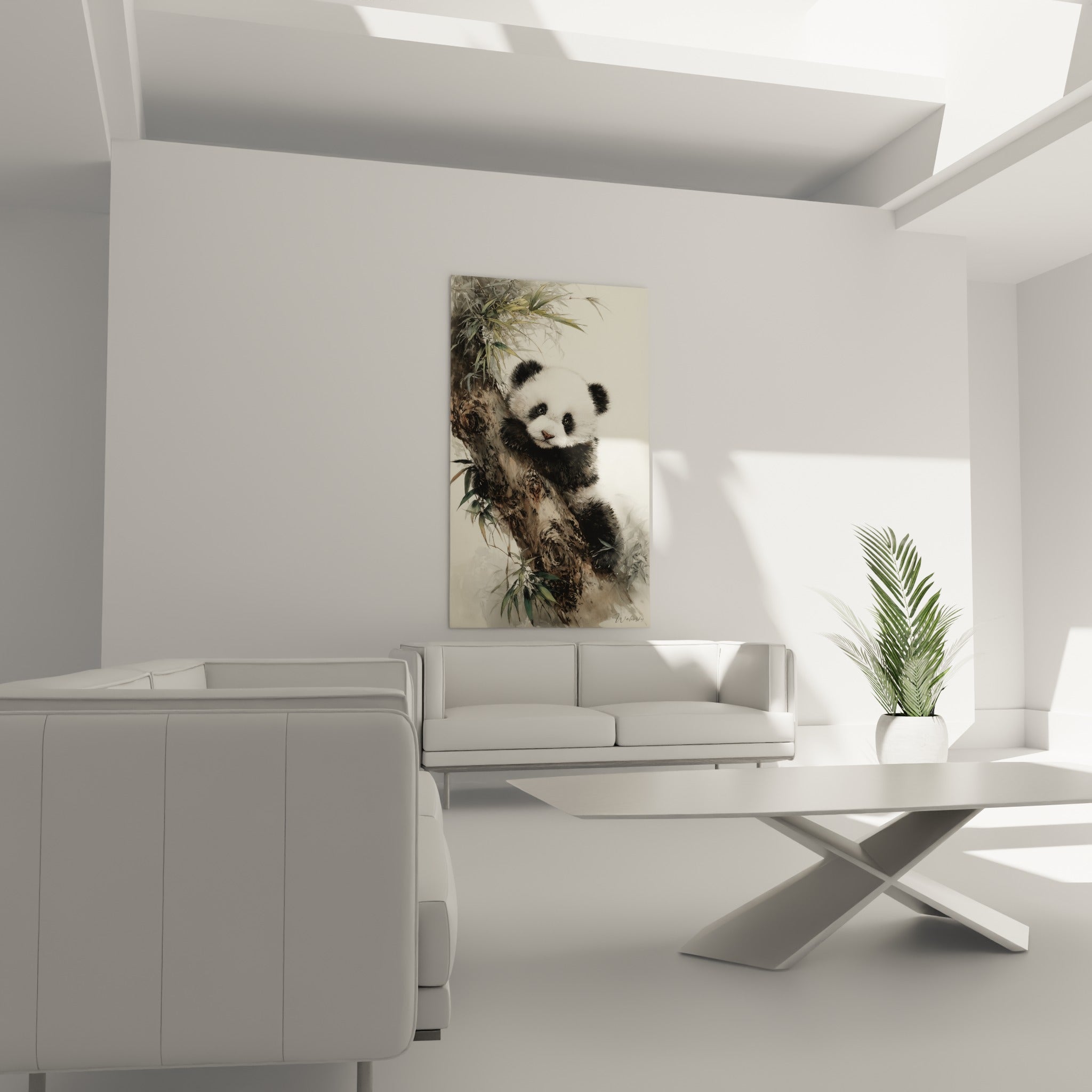 Jeune panda au pelage noir et blanc niché dans le bois au-dessus d'un canapé dans un salon lumineux