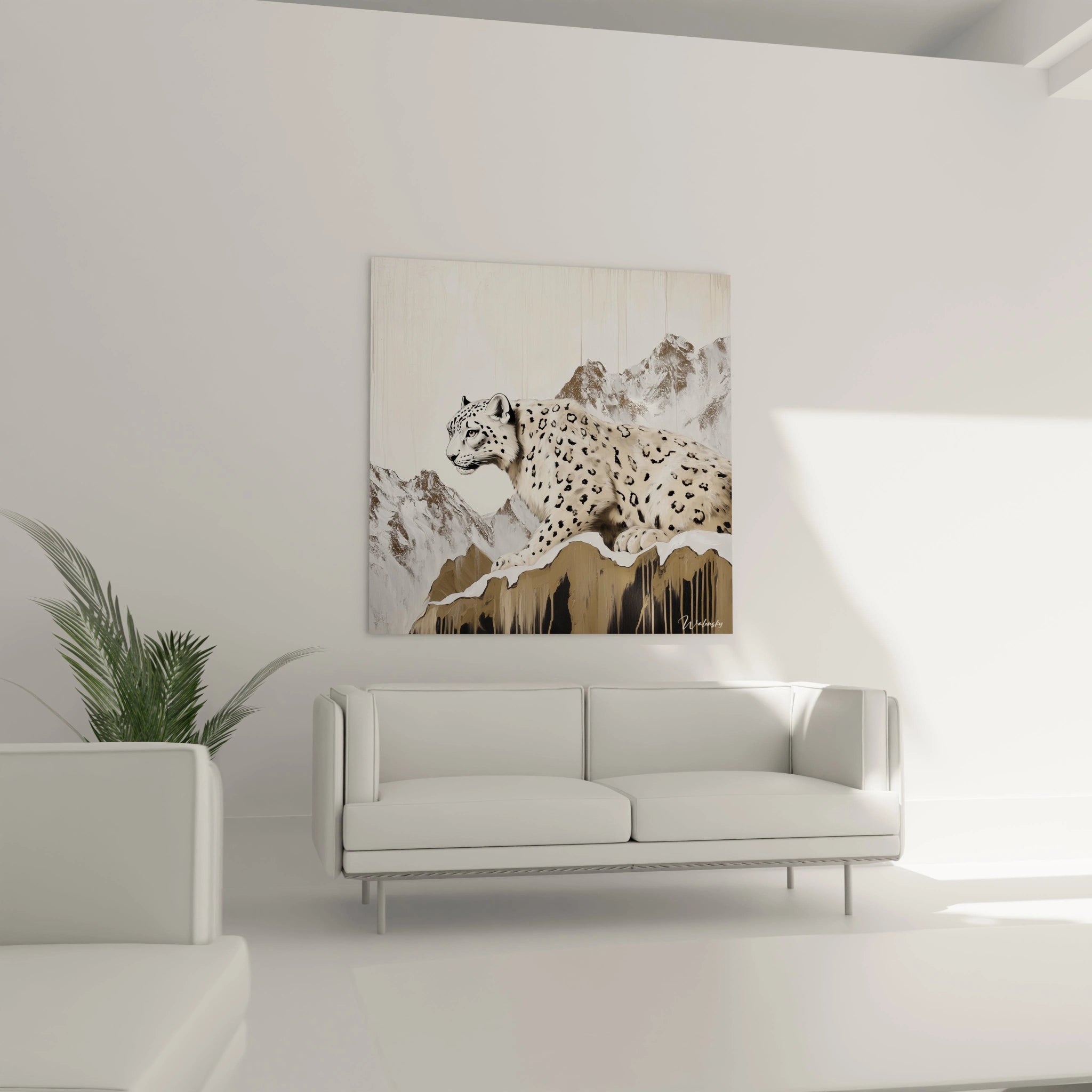 Tableau Walensky représentant une panthère des neiges sur fond montagneux accroché dans un salon moderne