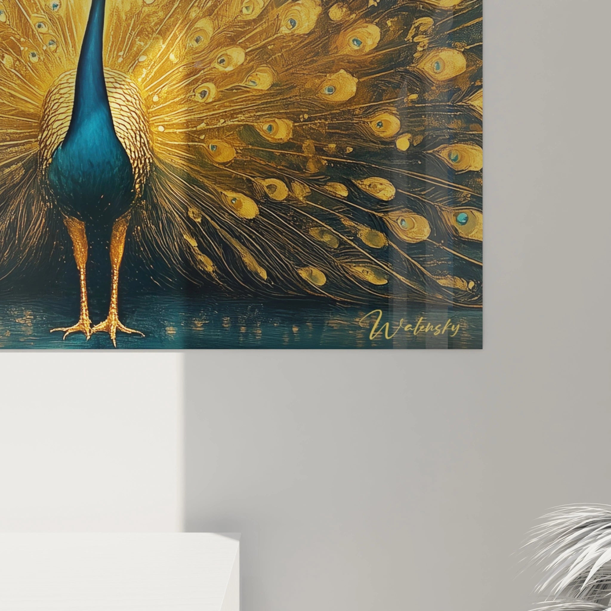 Tableau paon Walensky avec plumes dorées détaillées et fond bleu pour décoration murale élégante