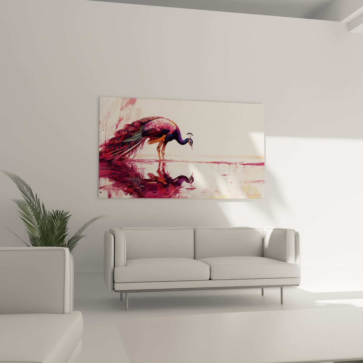 Oiseau au plumage rose fuchsia et bleu profond, tableau placé au-dessus d'un canapé dans un salon lumineux