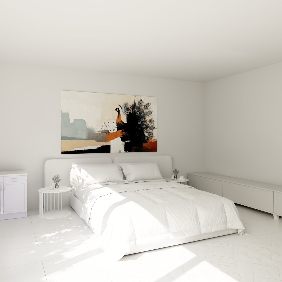 Paon aux plumes bleu et cuivre peint en aplats noirs, au-dessus d'un lit dans une chambre claire