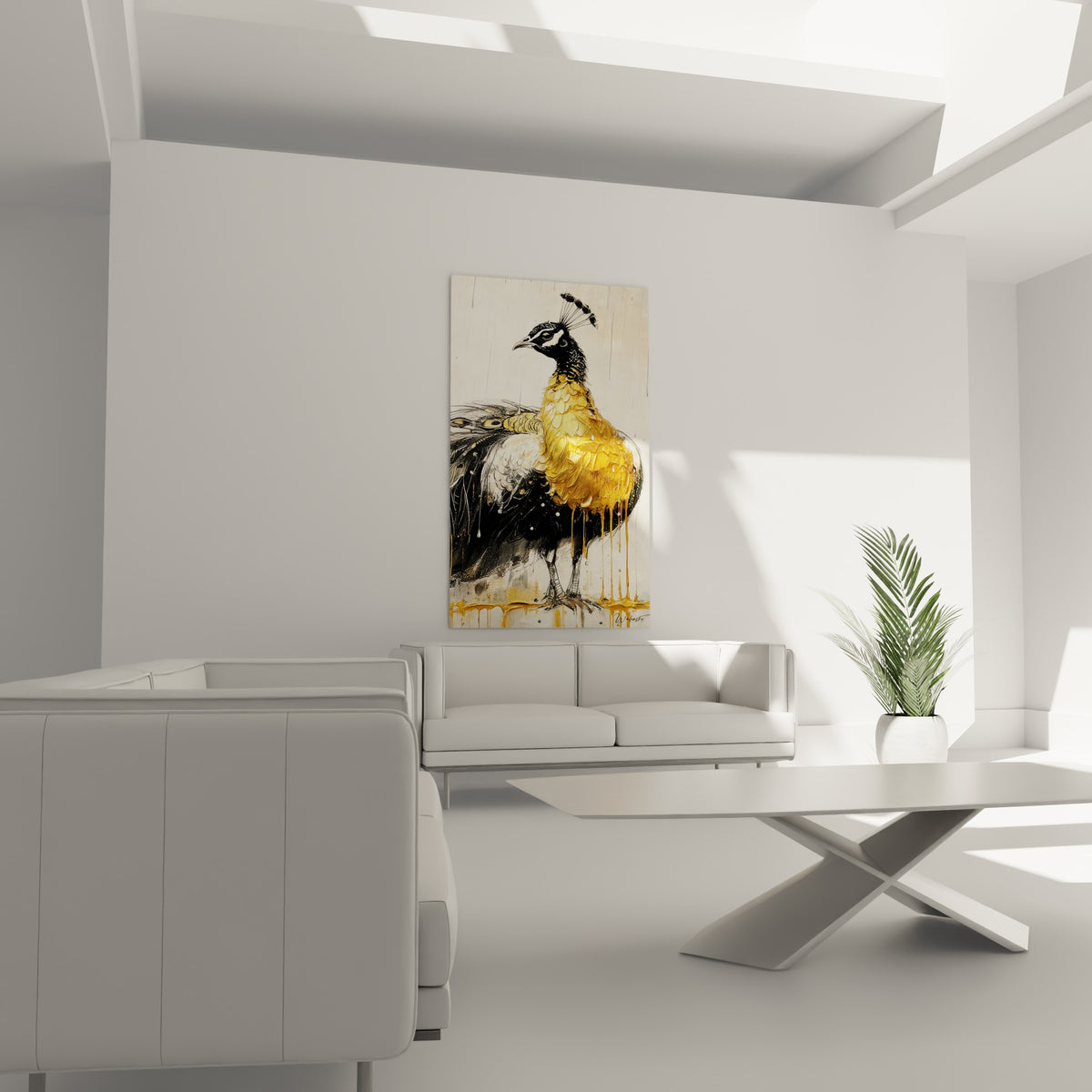 Silhouette du paon doré et anthracite, plumes texturées, suspendue au-dessus d'un canapé dans un salon lumineux