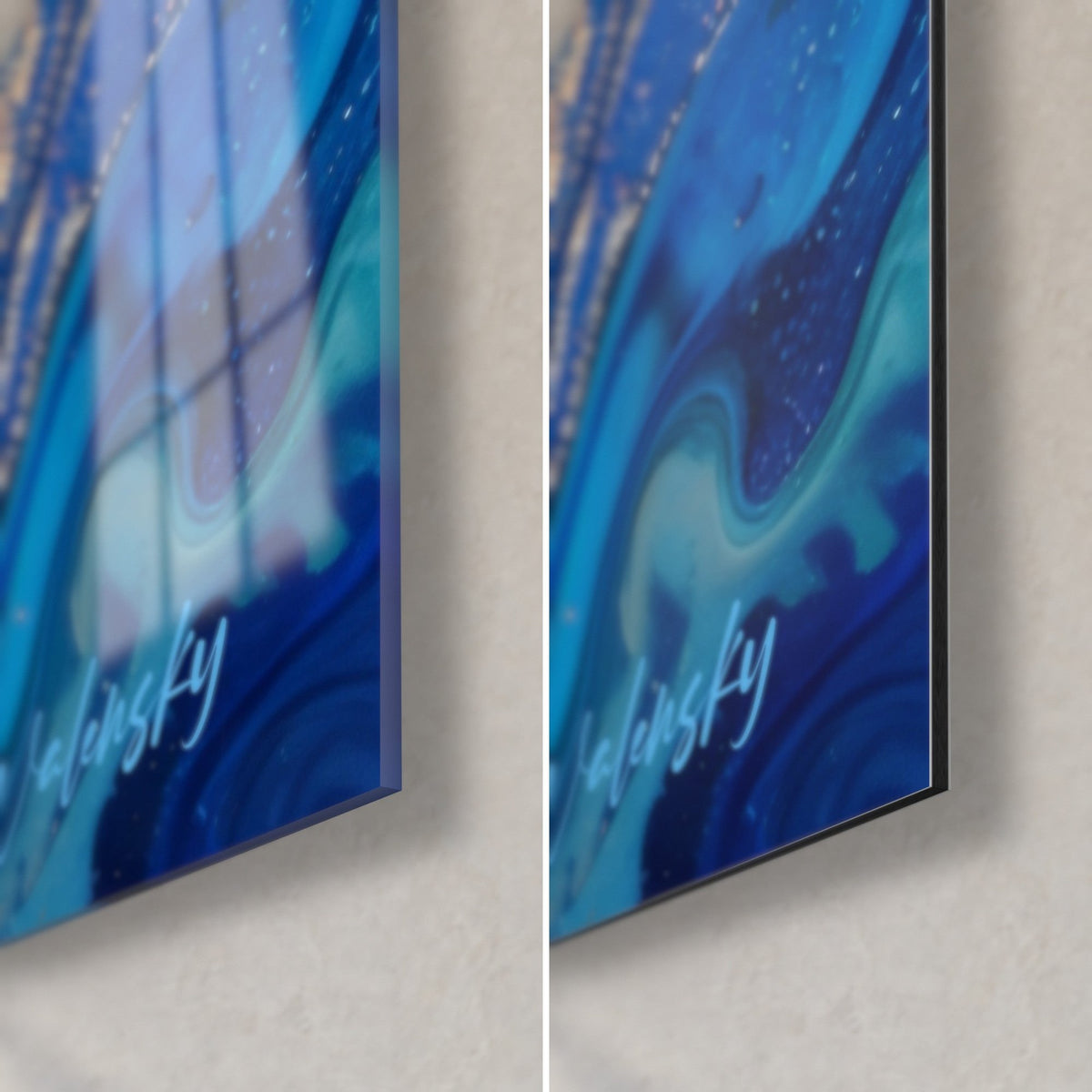 Tableau volatile bleu et or, coin bas droit : verre acrylique brillant à gauche, alu Dibond mat à droite, tranche de 3 mm