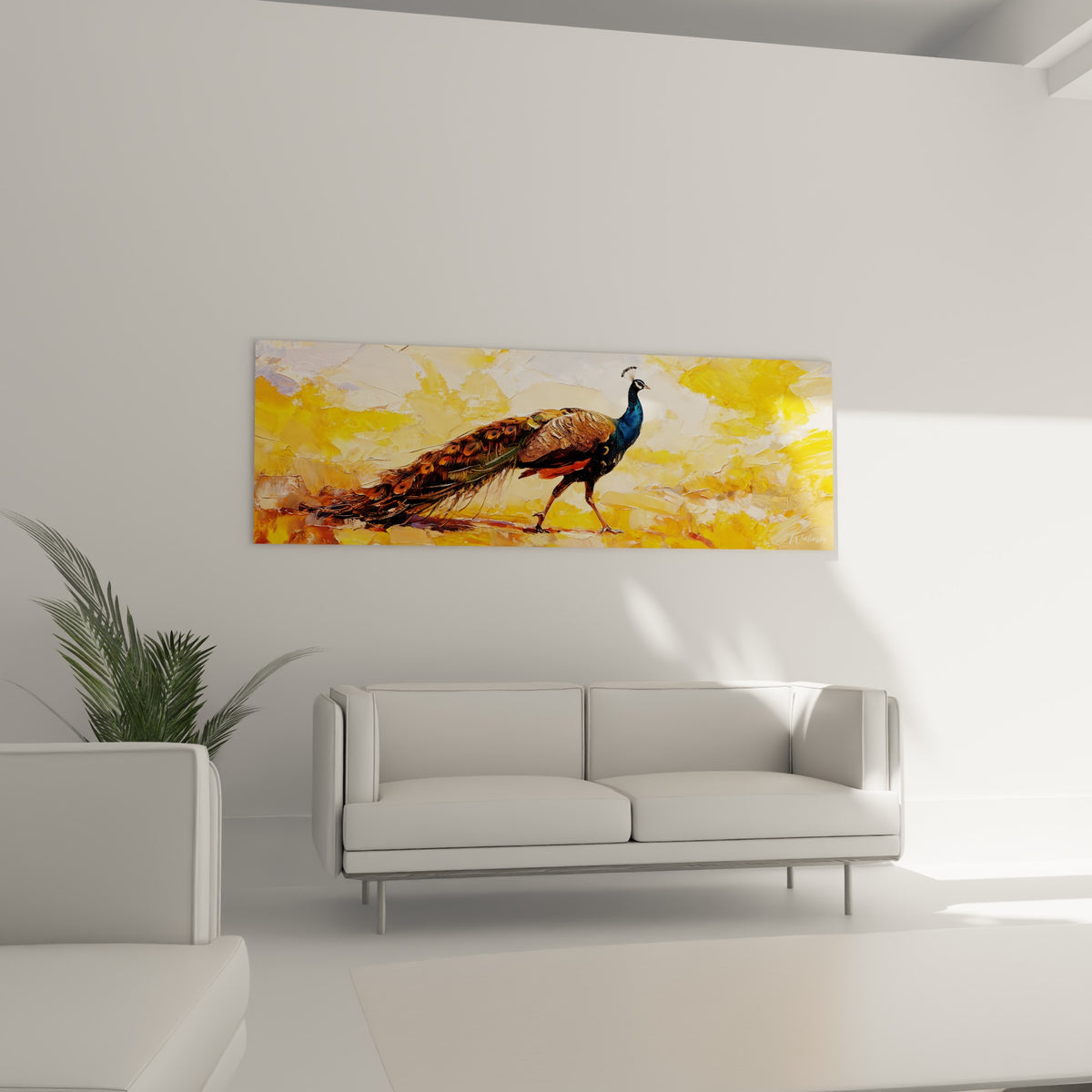 Oiseau élégant à la traîne cuivrée et au cou bleu marine au-dessus d'un canapé dans un salon lumineux