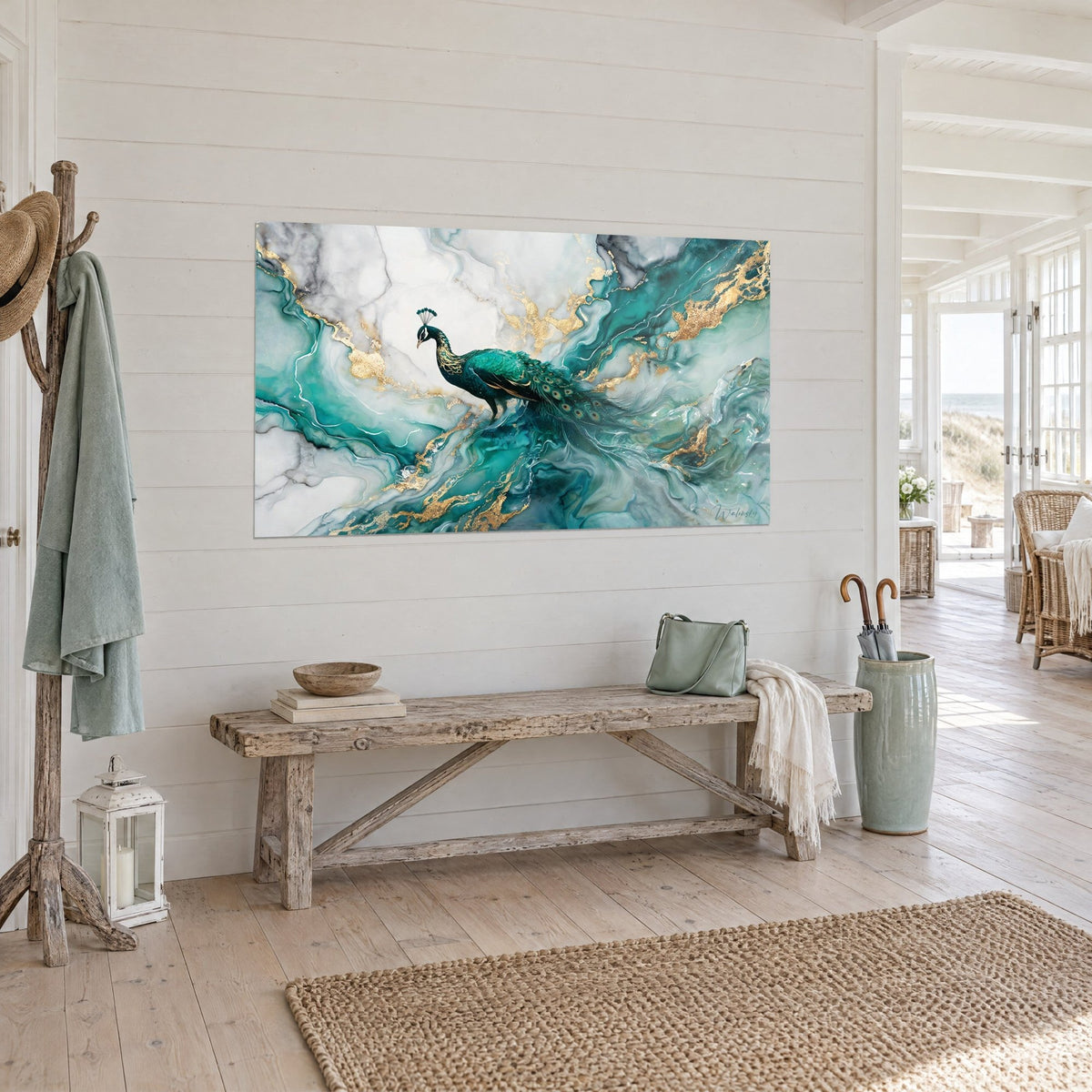 Tableau oiseau aux plumes vert profond et cou bleu nuit sur des volutes turquoise et fines veines dorées, dans une maison de bord de mer