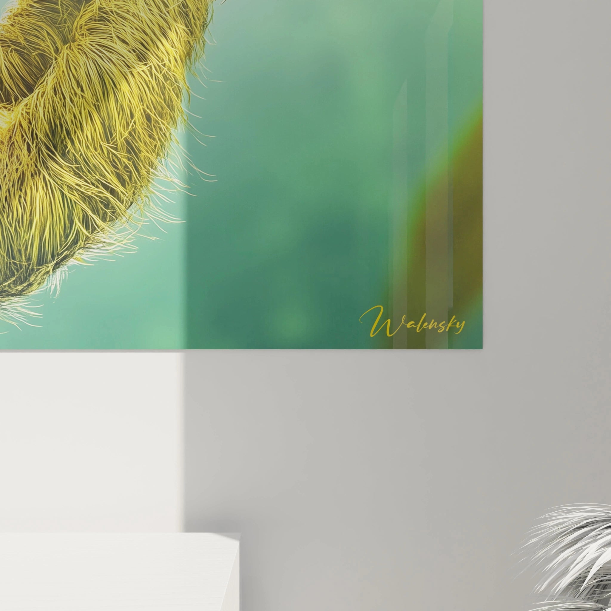 Détail du tableau paresseux Walensky avec texture poilue jaune sur fond vert pour décoration murale