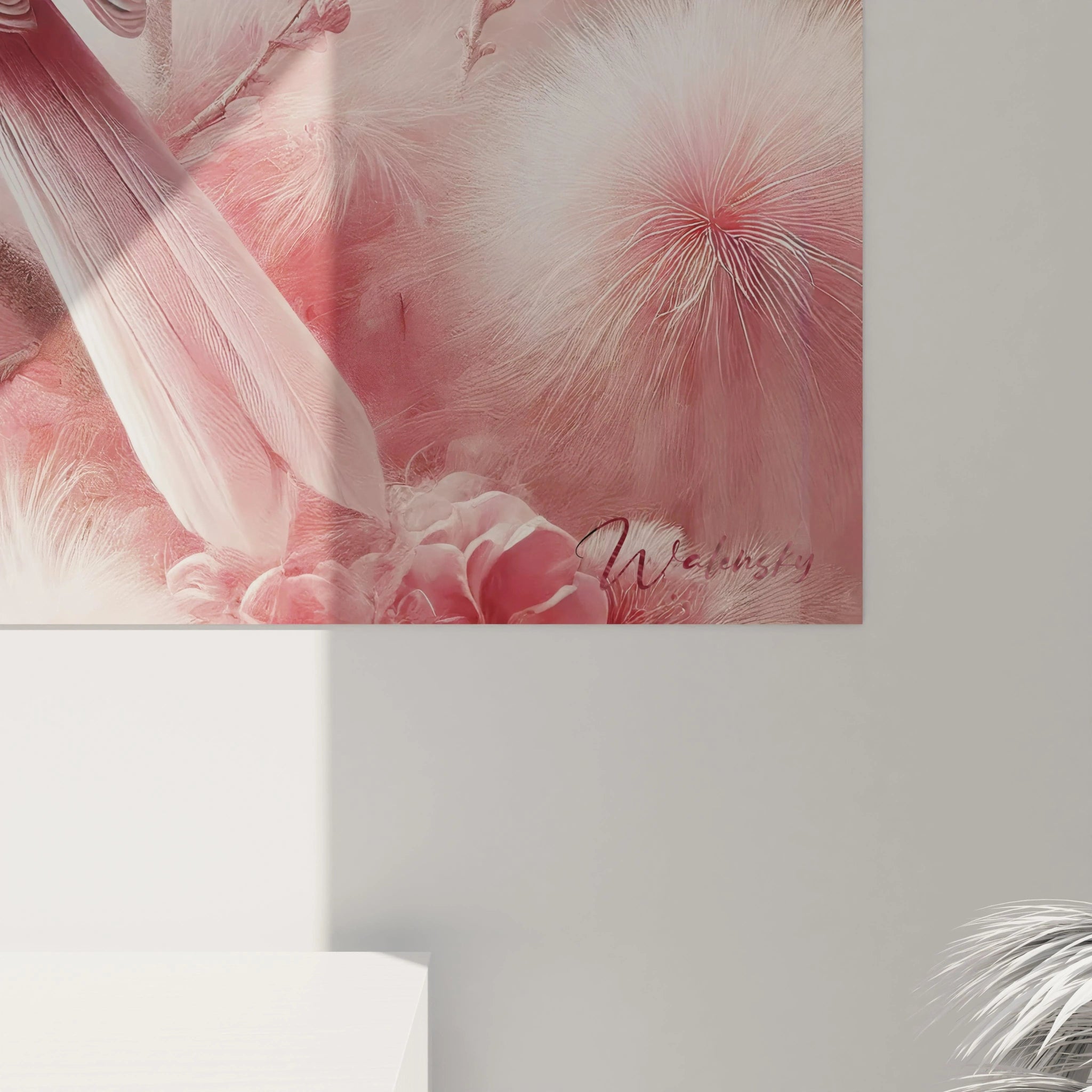 Un gros plan de ce tableau oiseaux dévoile chaque détail subtil : les plumes douces, les fleurs printanières et les nuances harmonieuses de rose, créant un hommage visuel à la nature et à la sérénité.