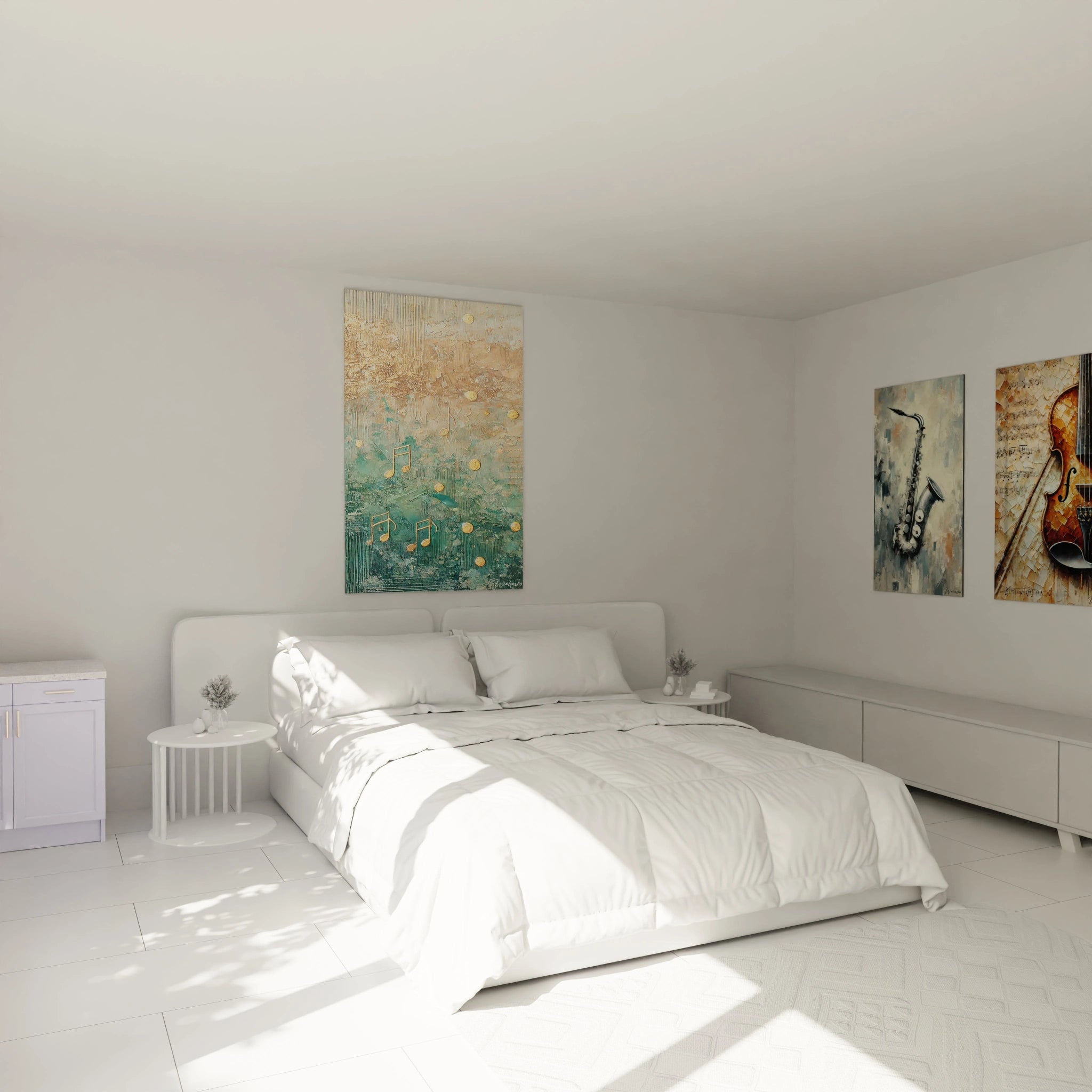 "Le tableau 'Partition Imaginaire' dans une chambre, accroché au-dessus du lit. Une touche d'élégance avec des notes dorées et une palette de tons beiges, or et vert émeraude."