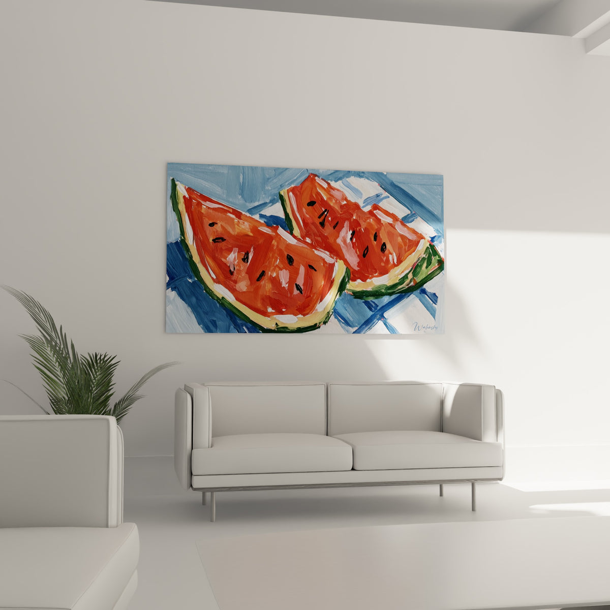 Pastèque rouge vermillon et bleu pastel, œuvre picturale accrochée au-dessus d'un canapé dans un salon lumineux