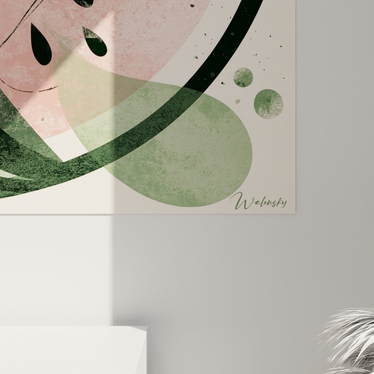 Détail des pépins noirs et de la texture granuleuse rose corail de la pastèque abstraite