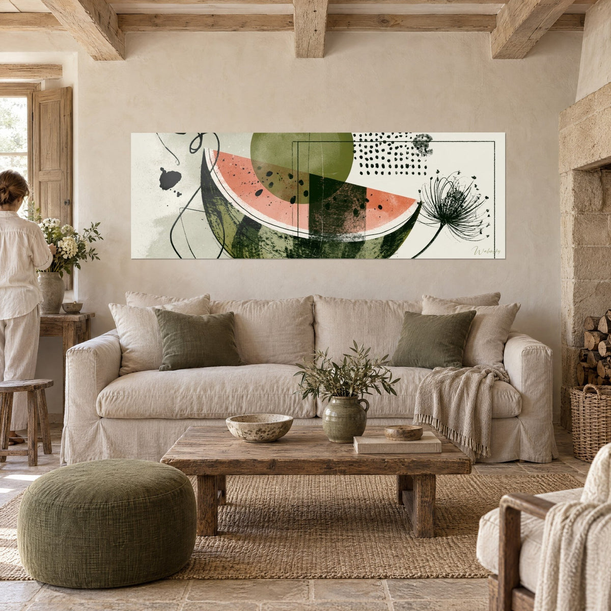 Tableau tranche de pastèque corail et vert olive, disque kaki, pointillés noirs, accroché au-dessus d'un canapé dans un salon lumineux
