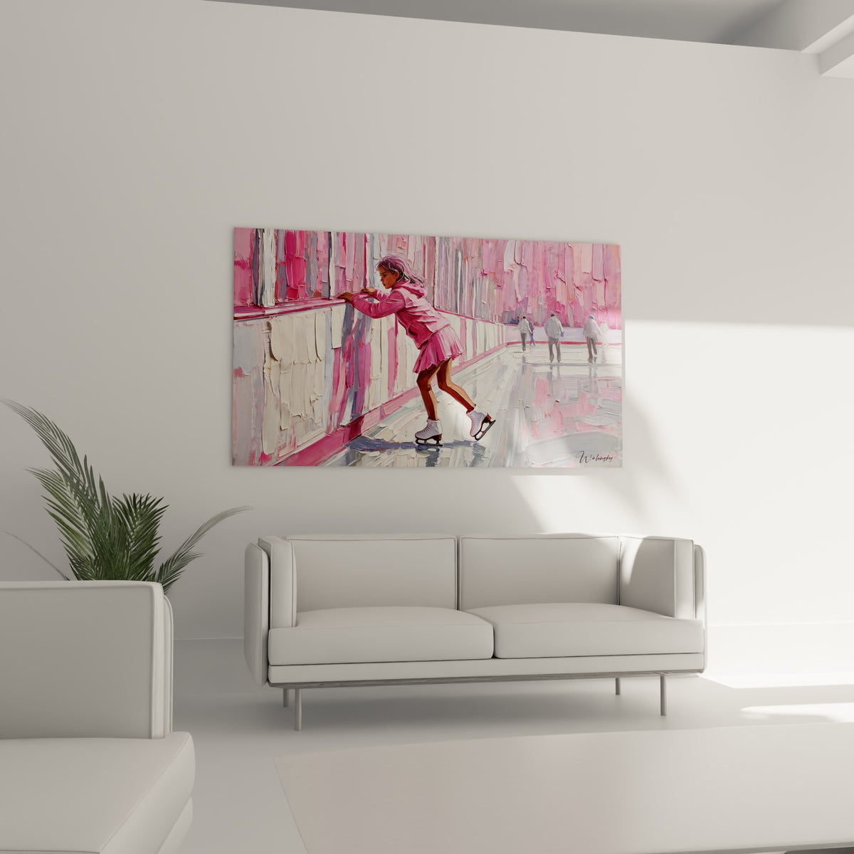 Silhouette rose et brune penchée sur la glace nacrée, au-dessus d'un canapé dans un salon lumineux